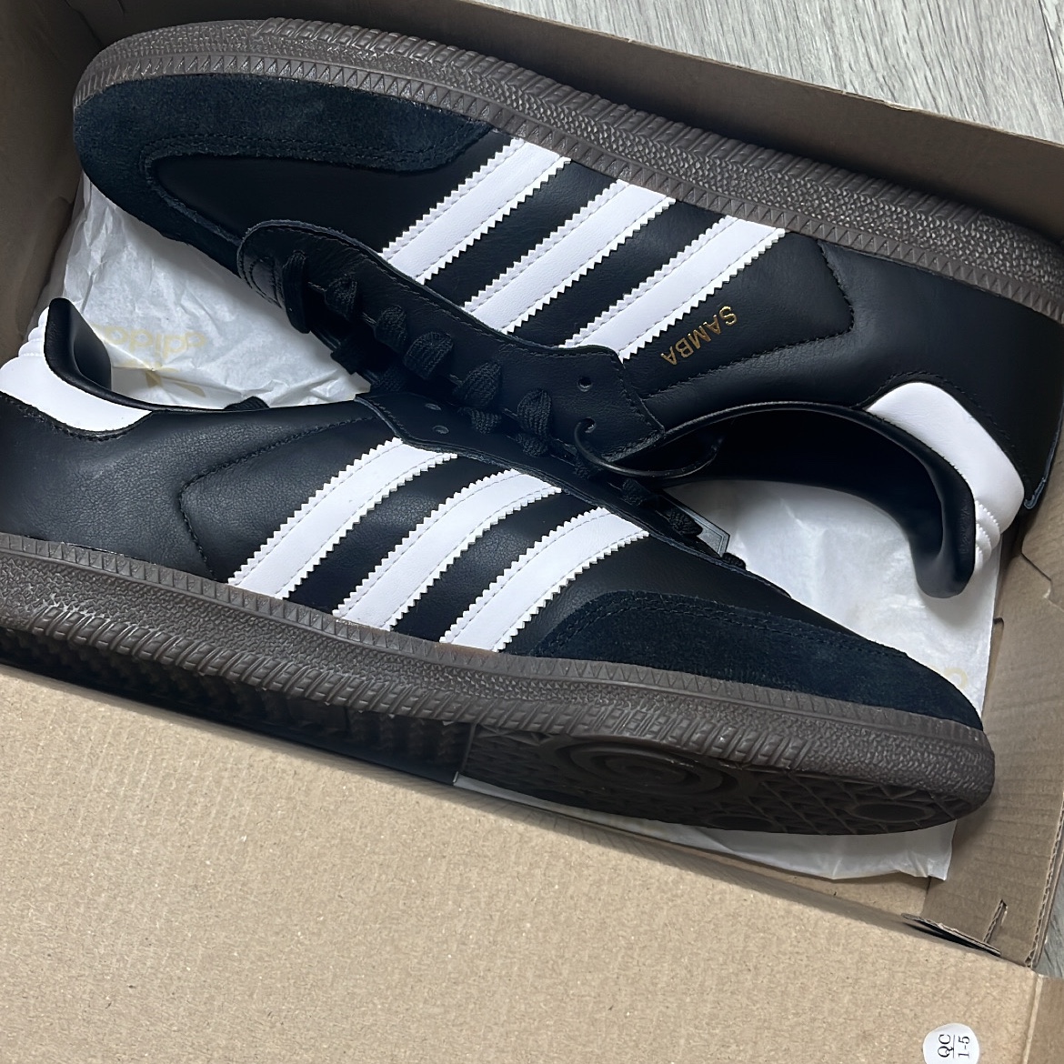 Adidas Samba OG Black White Gum 착용 스타일 - 2