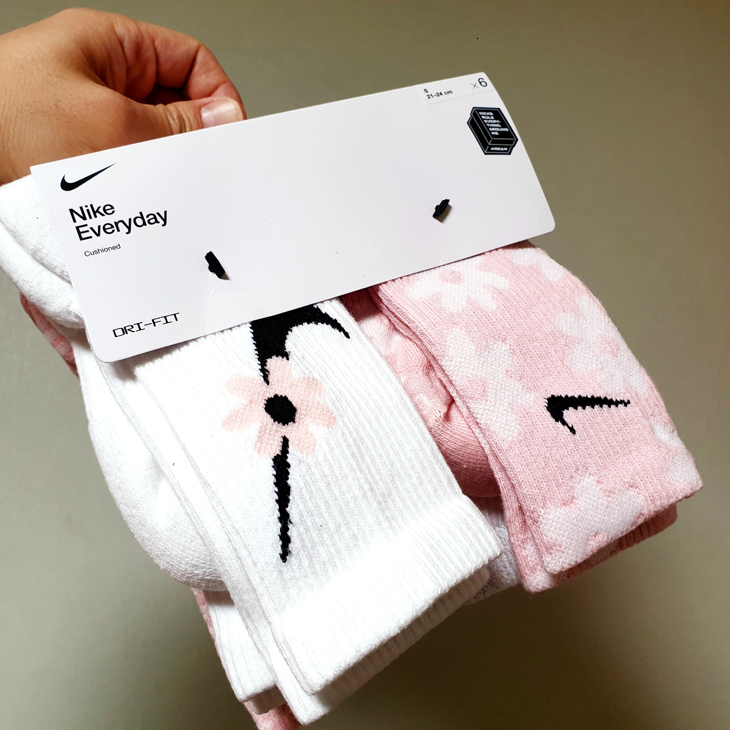 (Kids) Nike Everyday Plus Socks Pink White (6 Pack/Korean Ver.) 착용 스타일 - 2