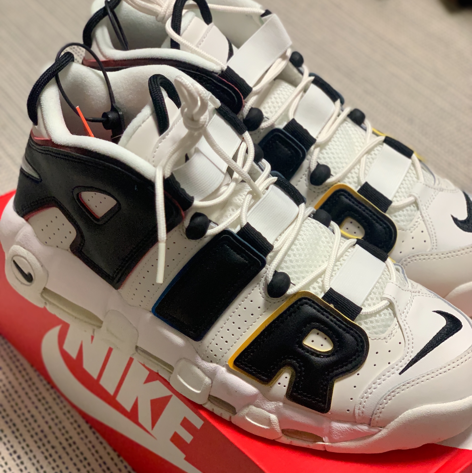 Nike Air More Uptempo 96 Trading Cards 착용 스타일 - 3