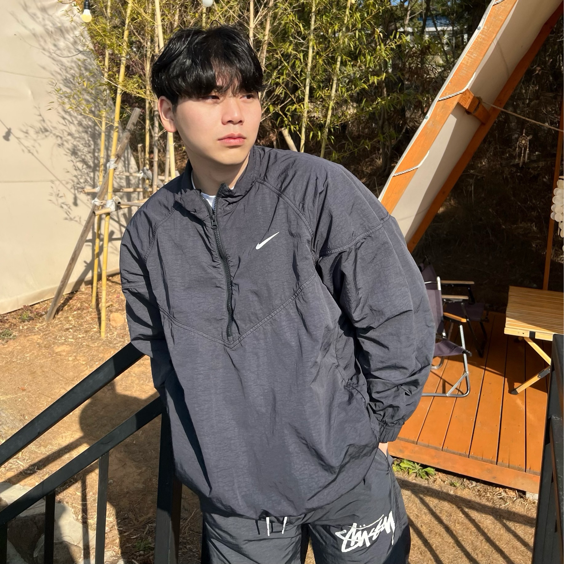 Nike x Stussy Windrunner Jacket Off Noir, Nike x Stussy Beach Pants Off Noir 착용 스타일