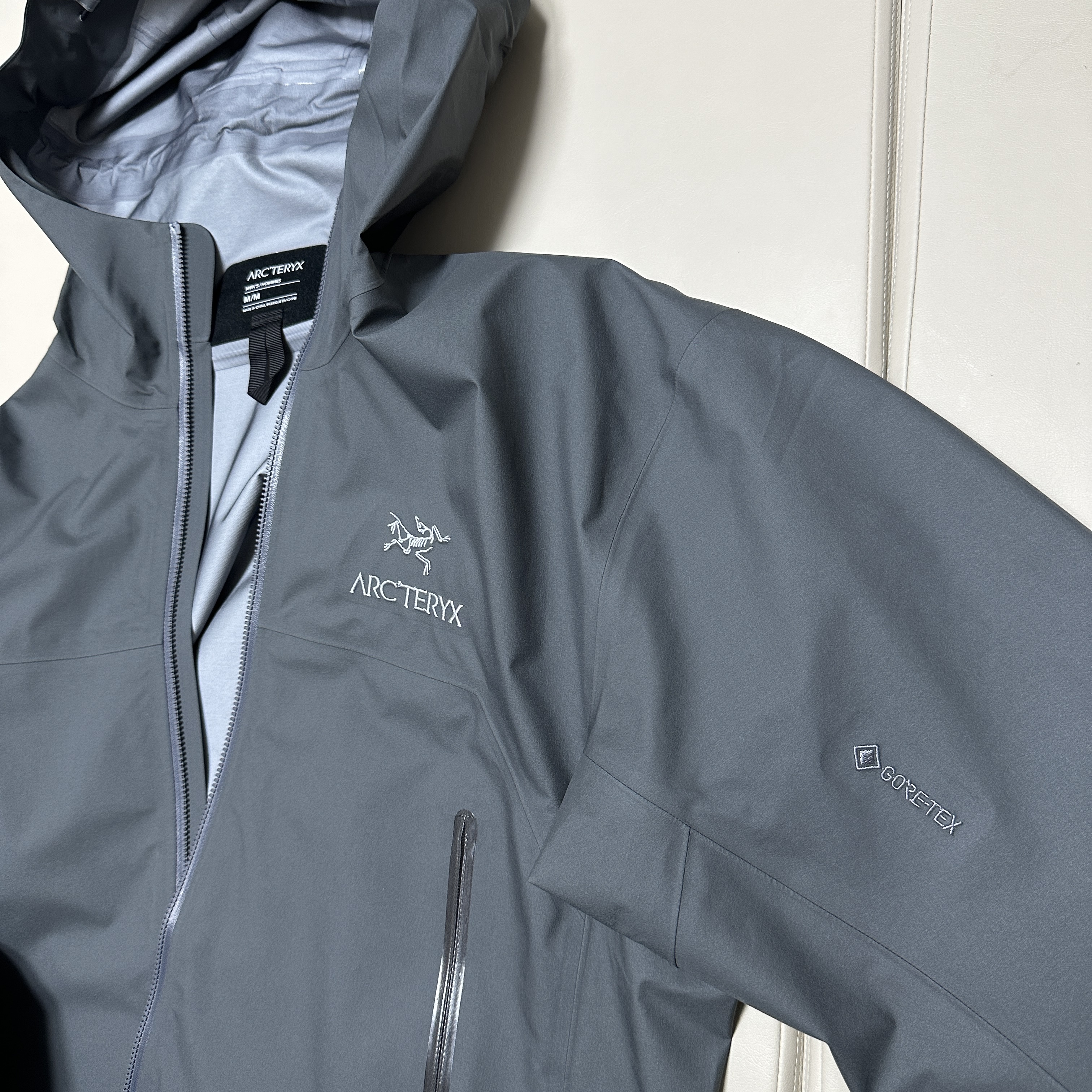 Arc'teryx Beta Jacket Cloud 착용 스타일 - 2