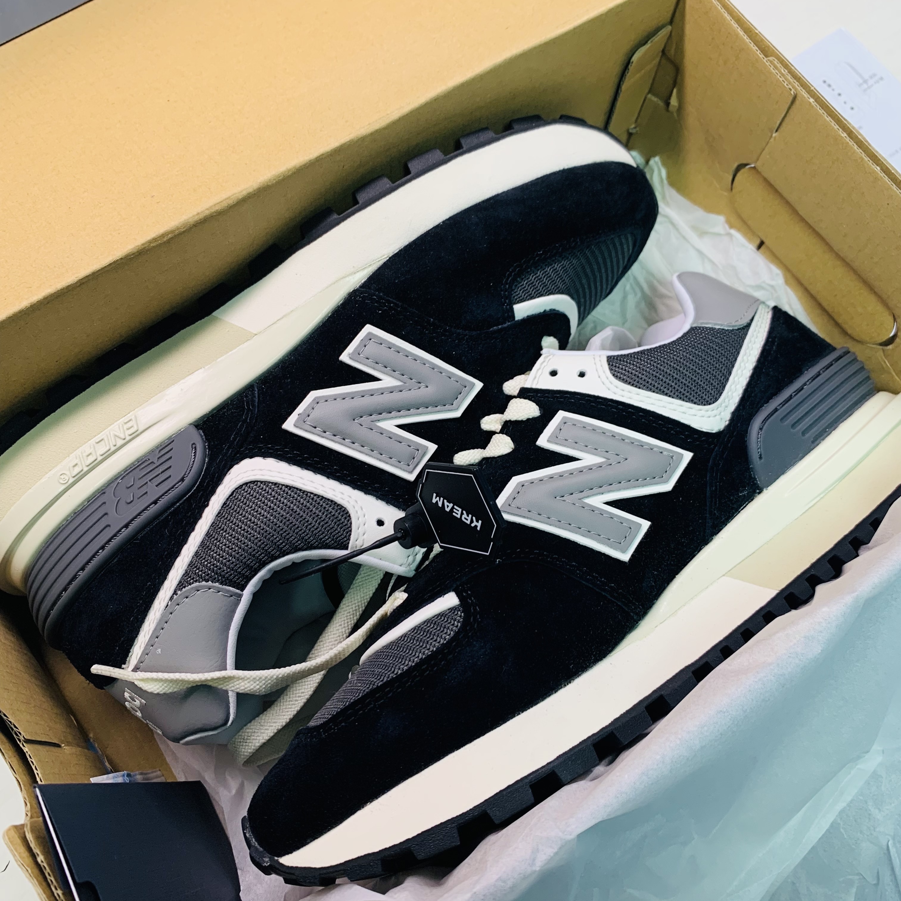New Balance 574 Legacy Black 착용 스타일 - 5