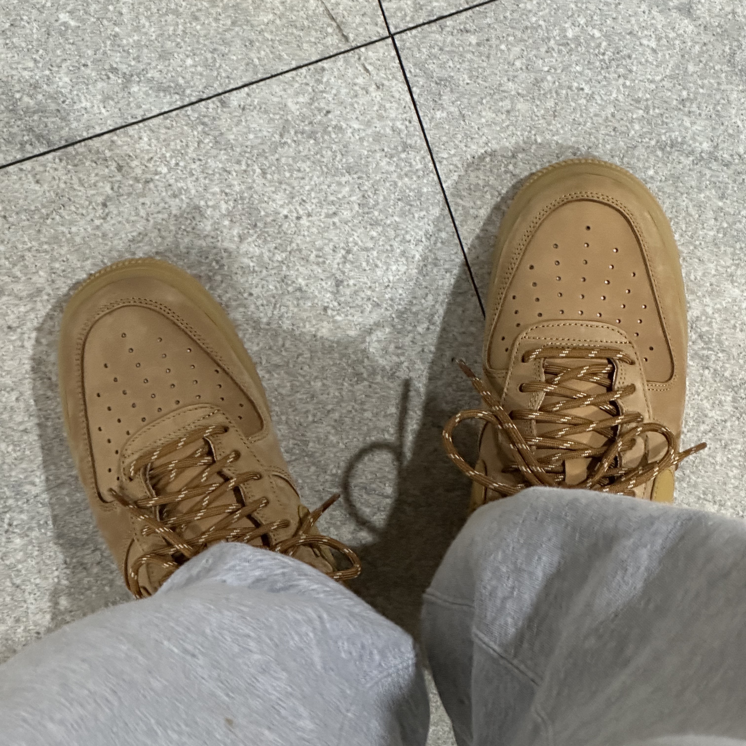 Nike Air Force 1 '07 WB Flax 착용 스타일