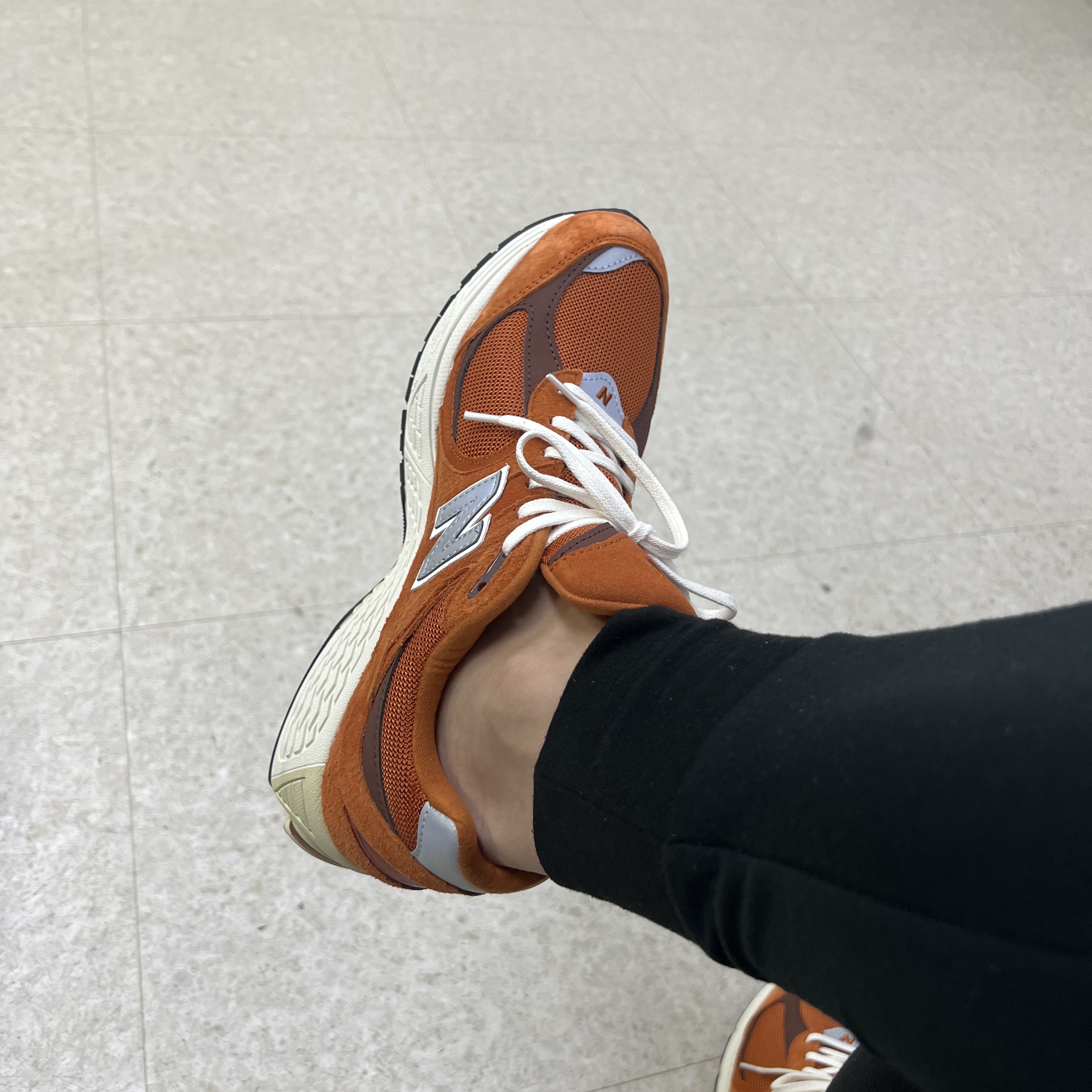 New Balance 2002R Rust Oxide 착용 스타일