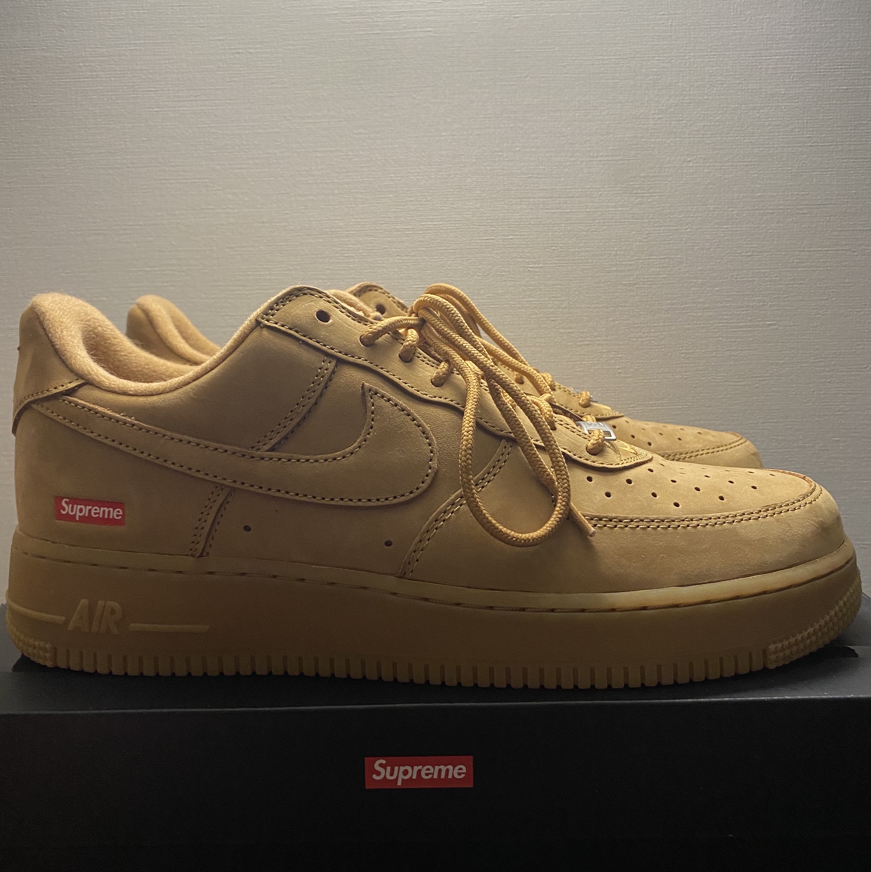 Nike x Supreme Air Force 1 Low Flax 착용 스타일