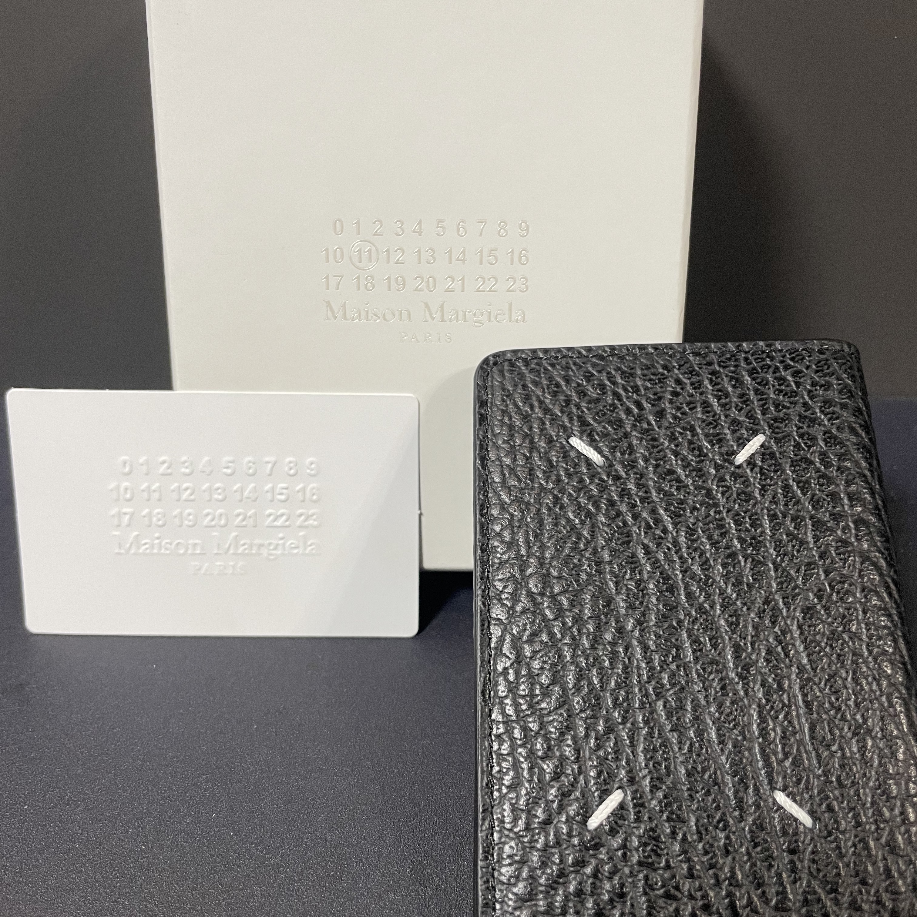 Maison Margiela Bovine Leather Card Holder Black 착용 스타일 - 2