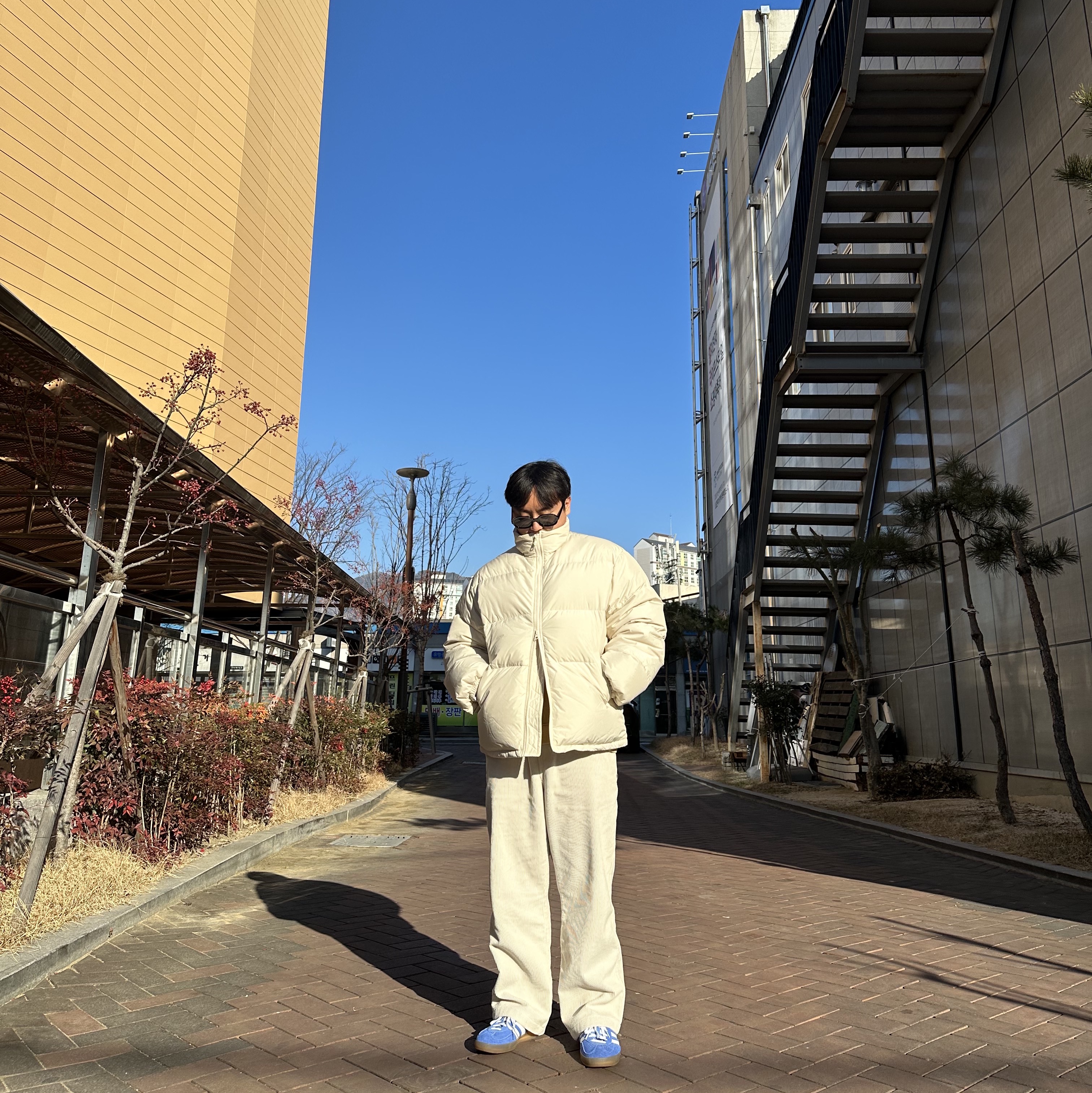 (W) Adidas Gazelle Indoor Blue Fusion Cloud White 착용 스타일 - 2