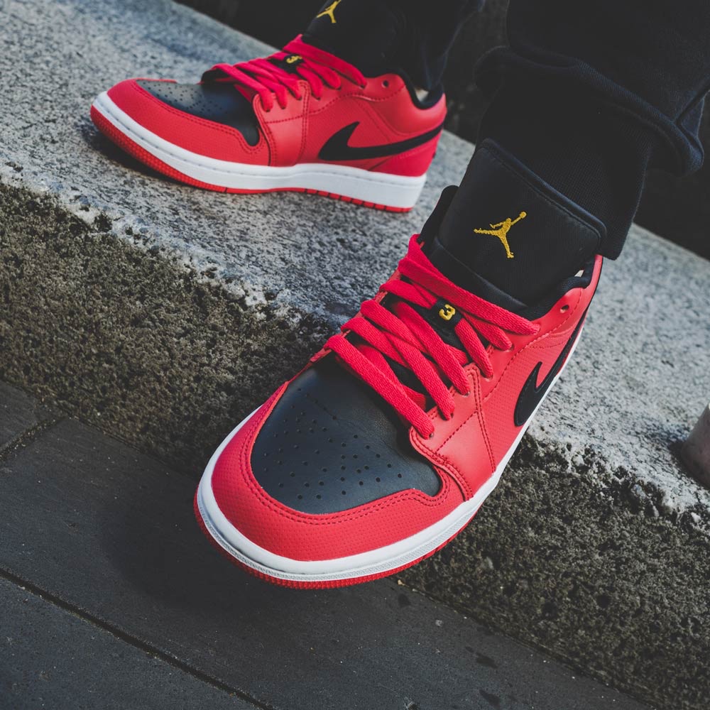 (W) Jordan 1 Low Siren Red 착용 스타일