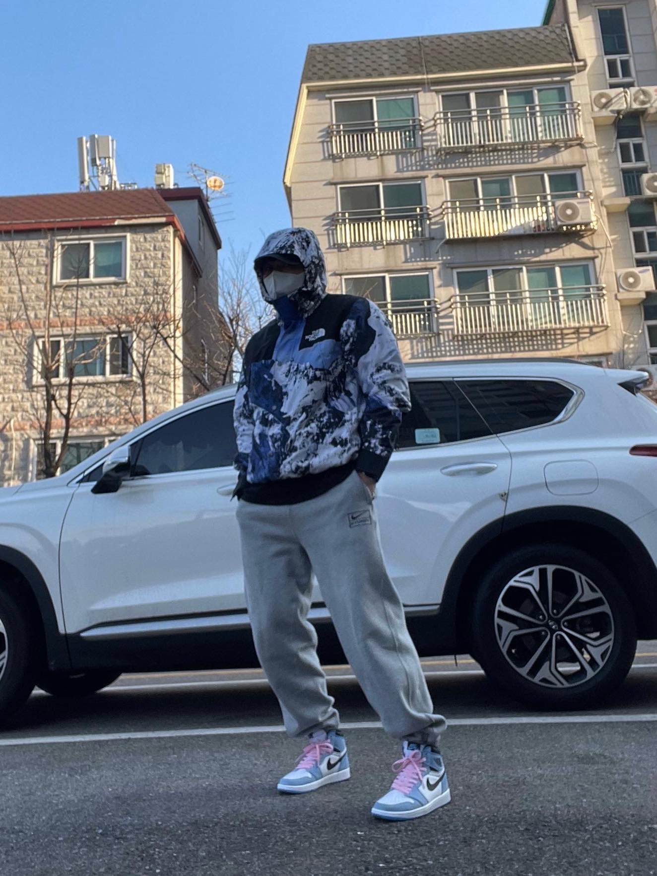 Supreme x The North Face Mountain Parka Blue White - 17FW, Jordan 1 Retro High OG University Blue 착용 스타일 - 1