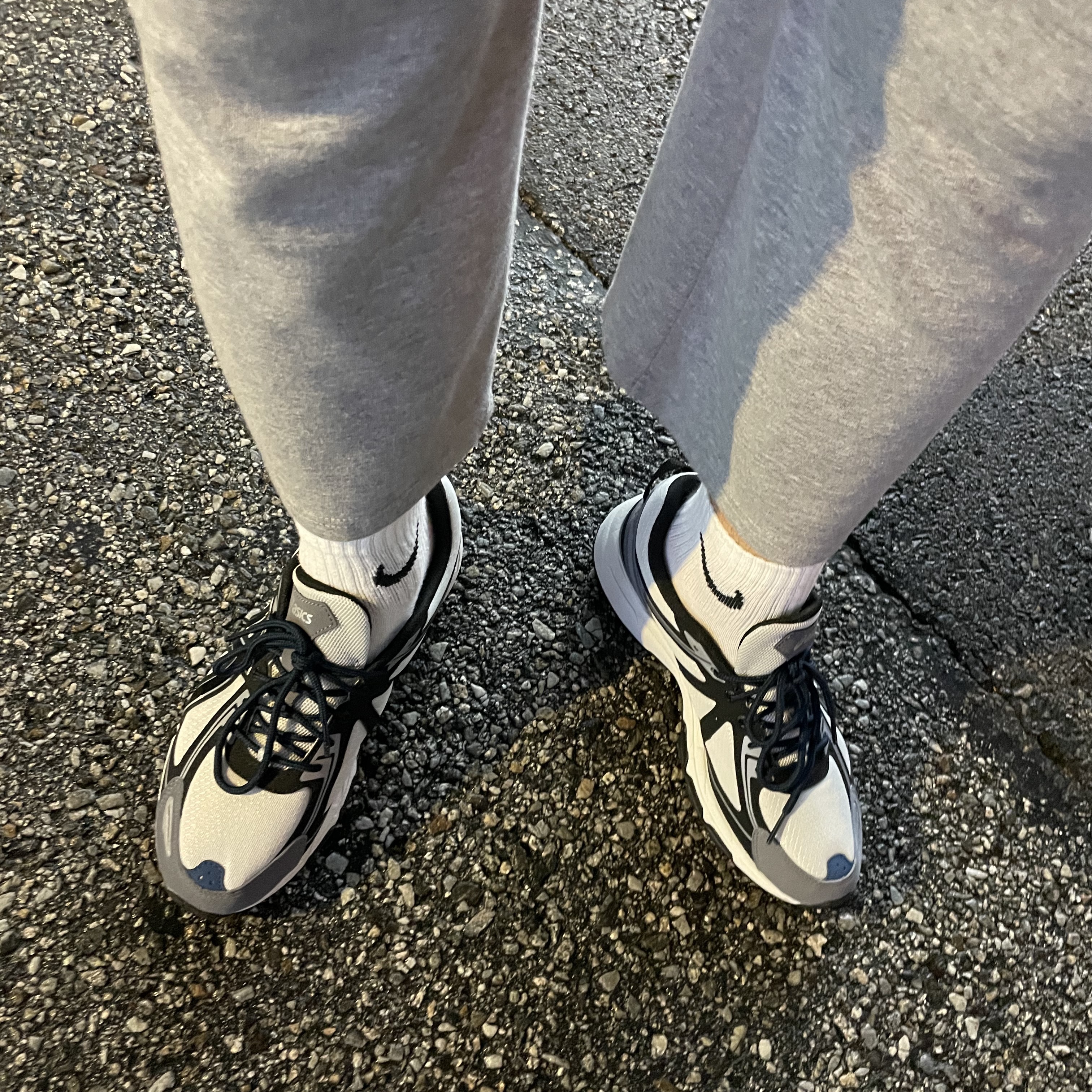 Asics Gel-Venture 6 SPS Glacier Grey, Jordan 1 Low OG Starfish 착용 스타일 - 1