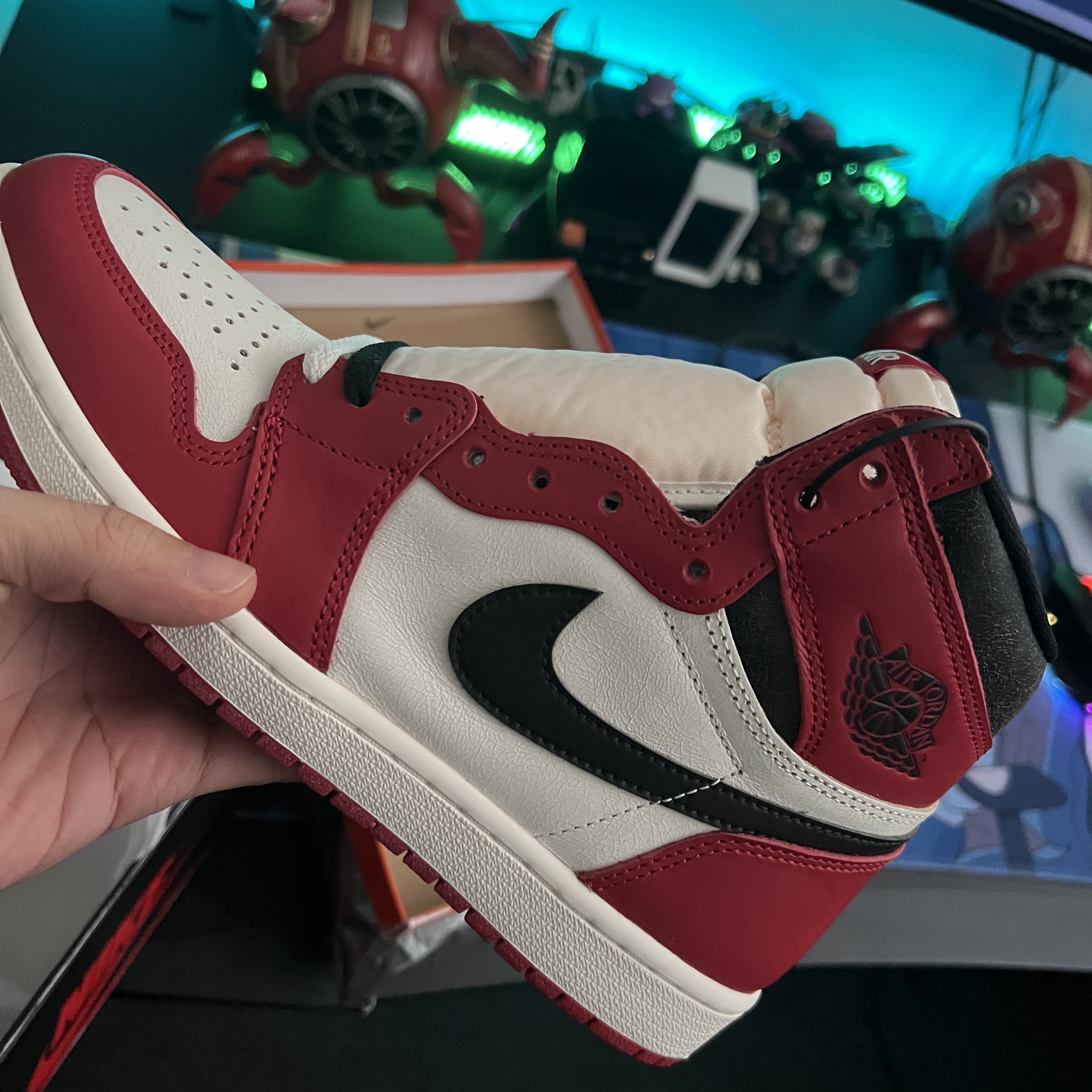 Jordan 1 Retro High OG Chicago 2022, (W) Nike Air Force 1 '07 SE 40th Anniversary Join Forces Sail Malachite 착용 스타일 - 2