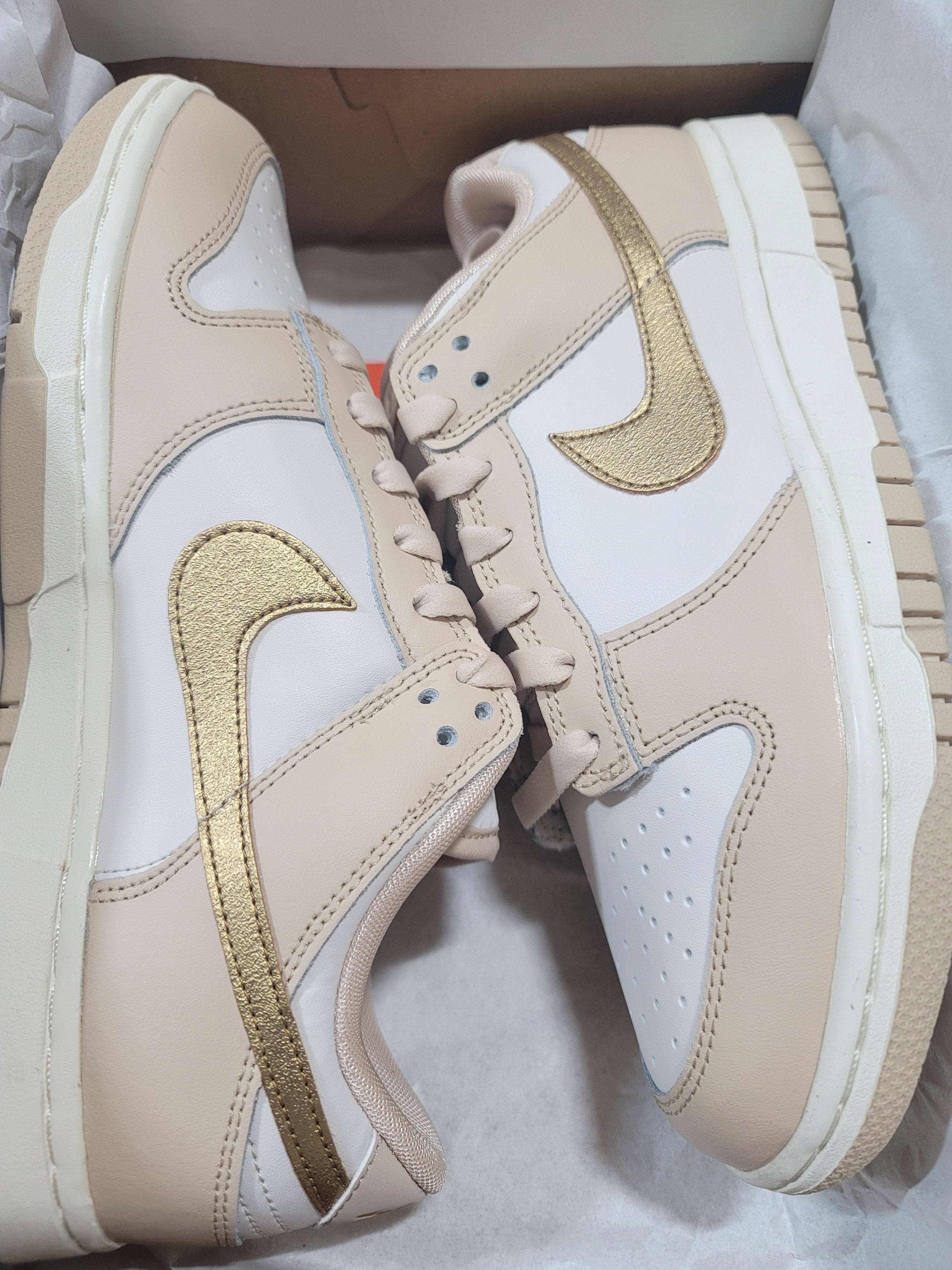 (W) Nike Dunk Low Sanddrift Metallic Gold 착용 스타일