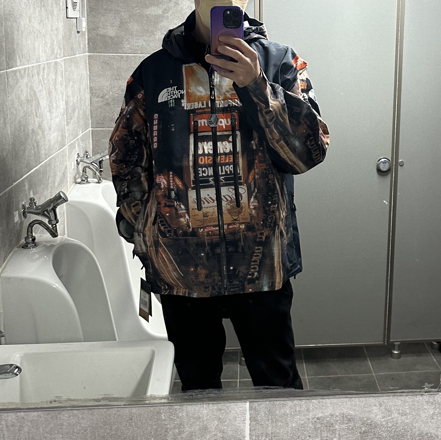 Supreme x The North Face Taped Seam Shell Jacket Times Square - 22FW 착용 스타일
