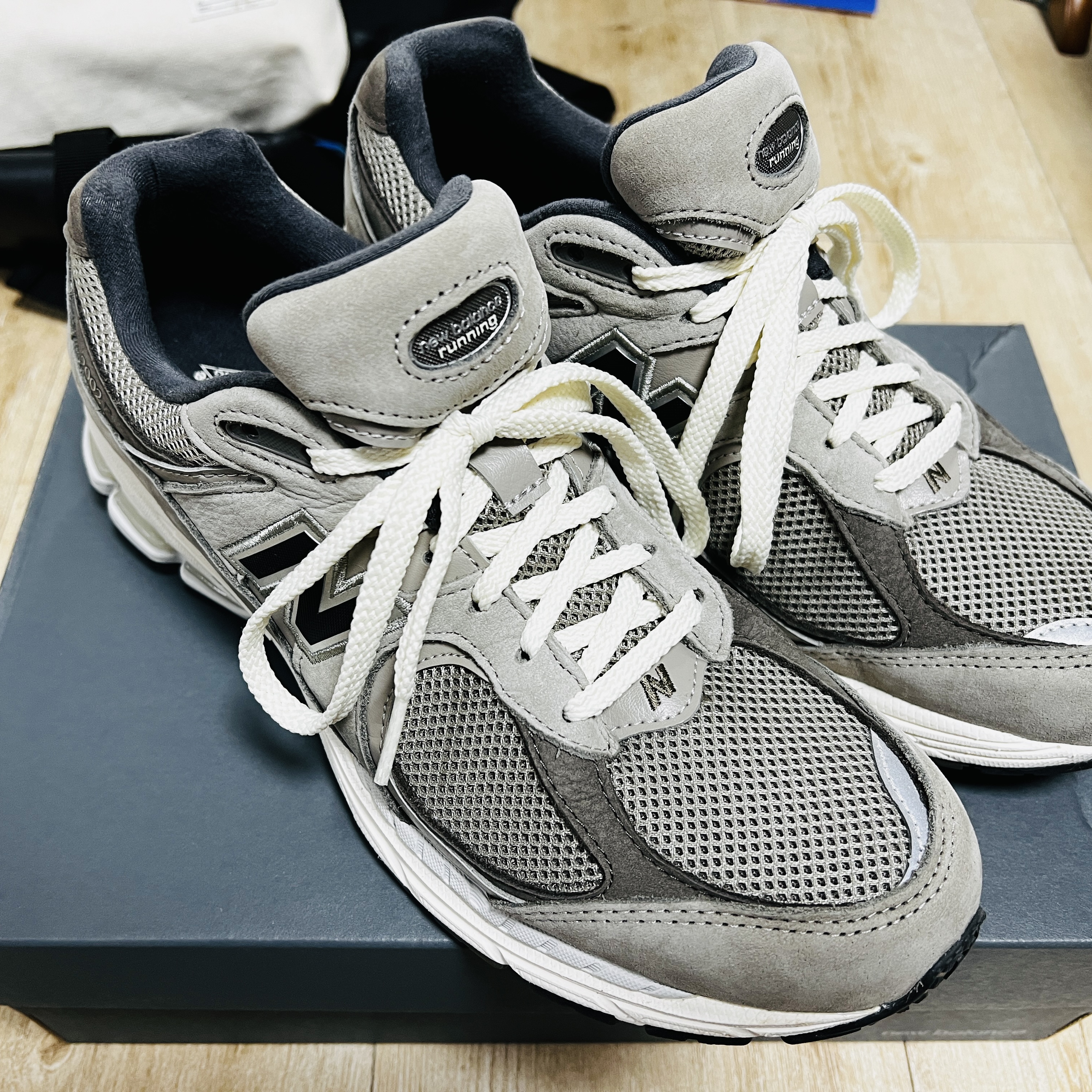 New Balance 2002 Warm Alpaca 착용 스타일