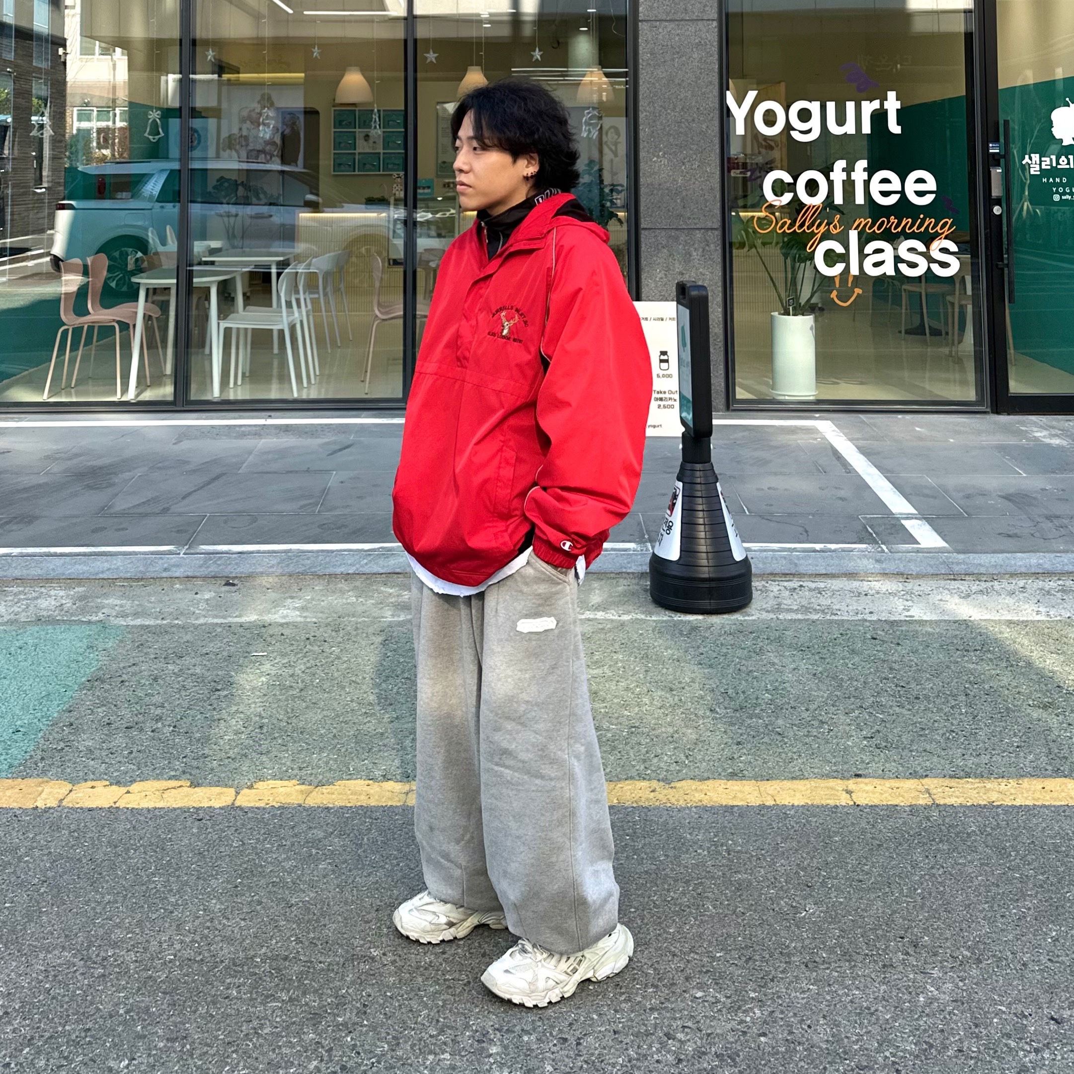 Balenciaga Track.2 Sneakers White Grey 착용 스타일 - 1