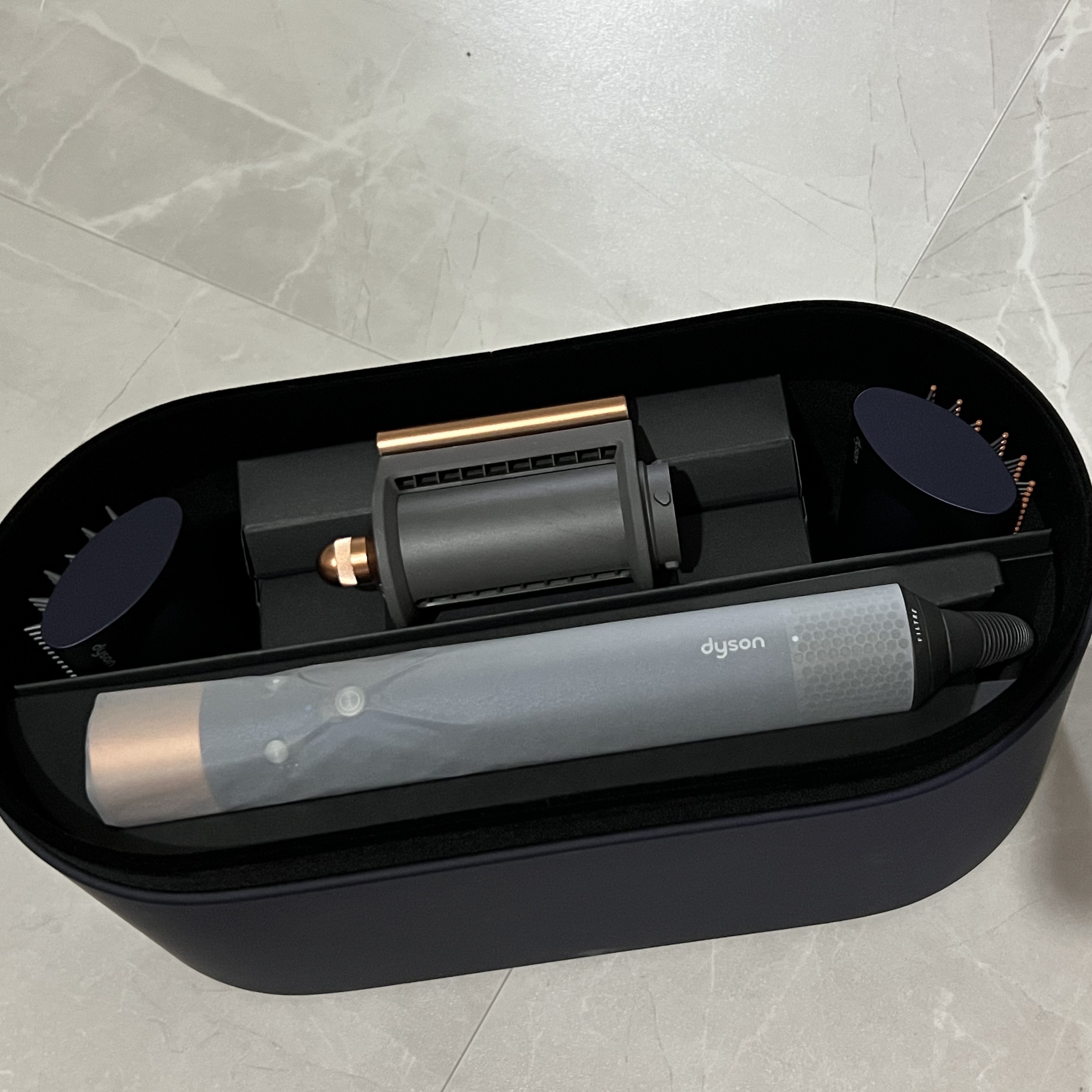 Dyson Airwrap Multi Styler Complete Long Blue Copper (Korean Ver.) 착용 스타일 - 2