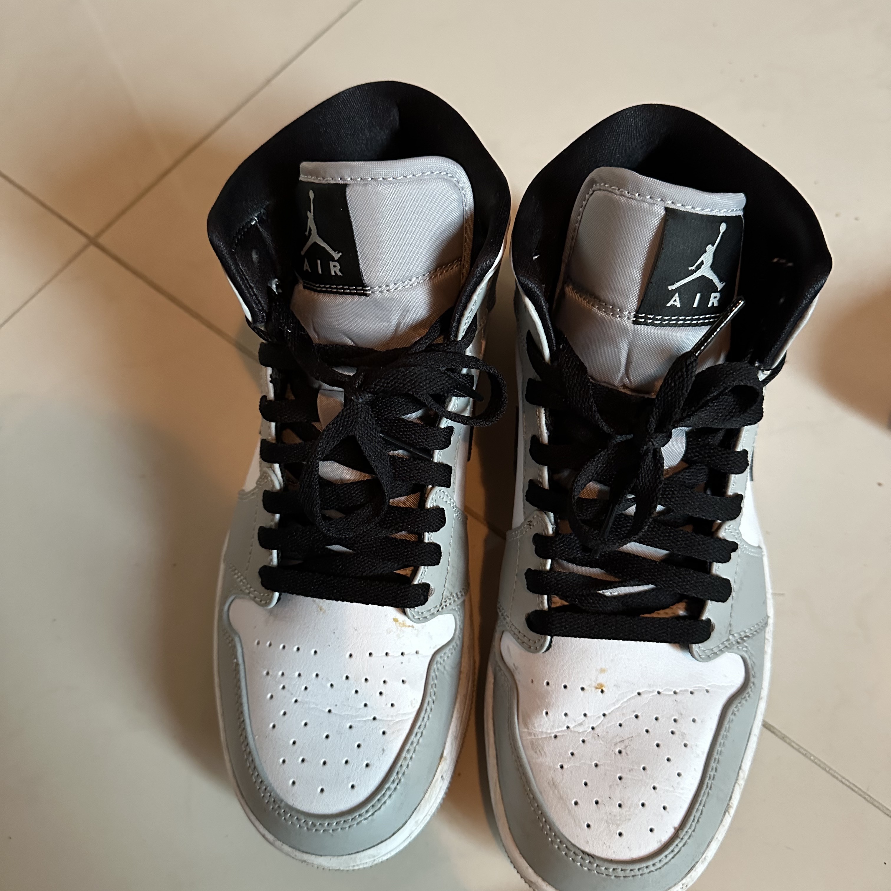 Jordan 1 Mid Light Smoke Grey 착용 스타일 - 2