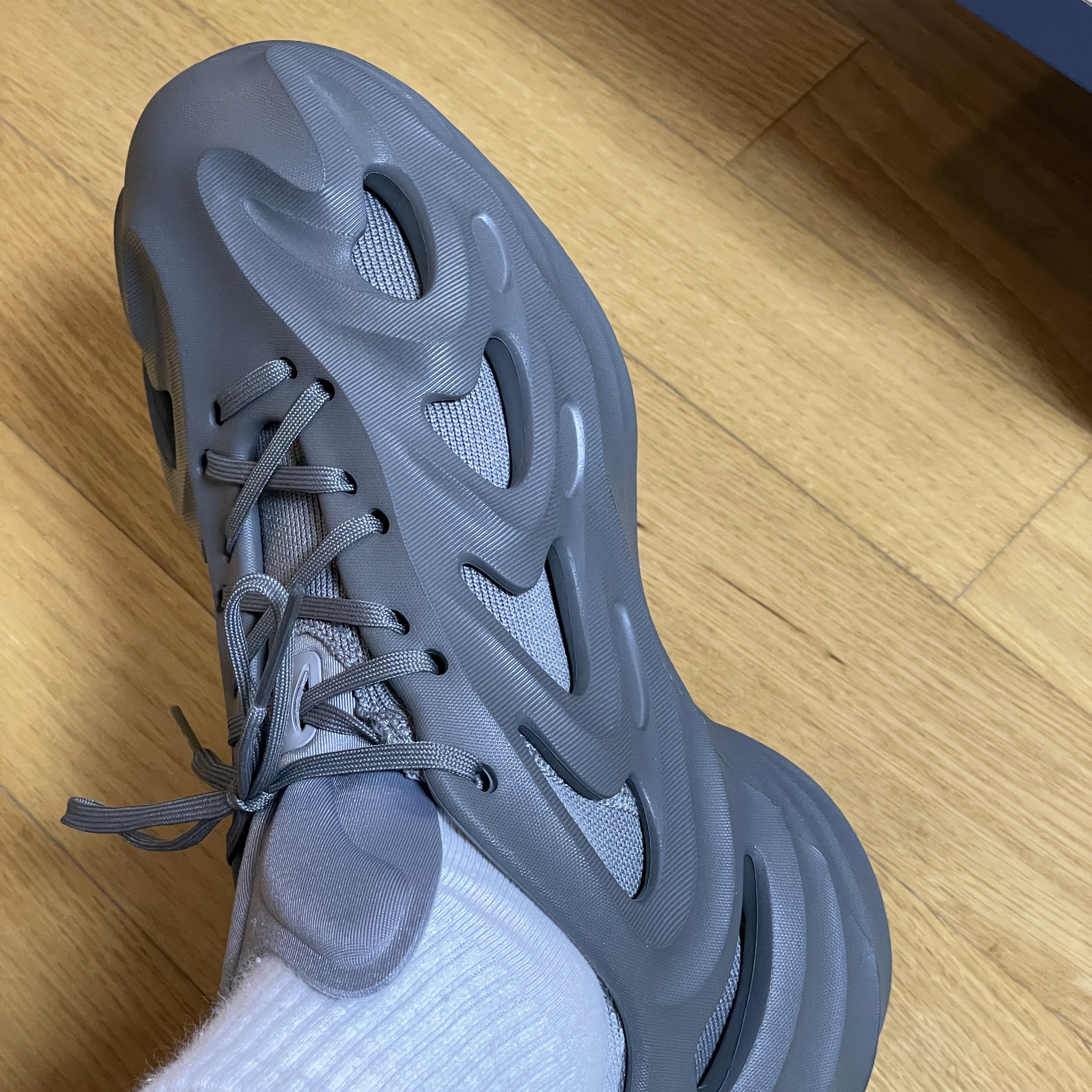 Adidas Adifom Q Grey 착용 스타일