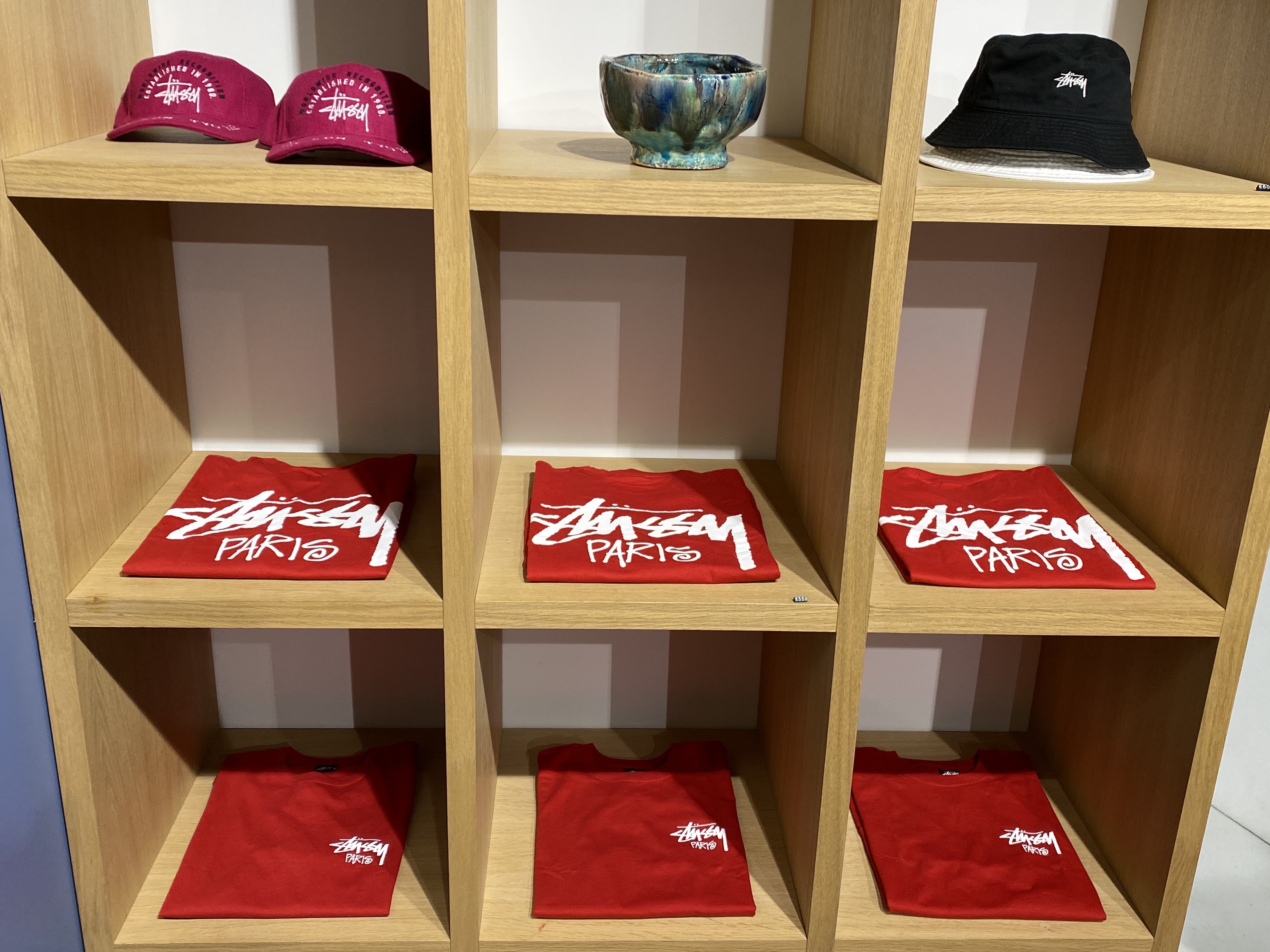 Stussy Crown Stock Trucker Cap Red, Stussy Basic Stussy LS T-Shirt Black 2022 착용 스타일 - 3