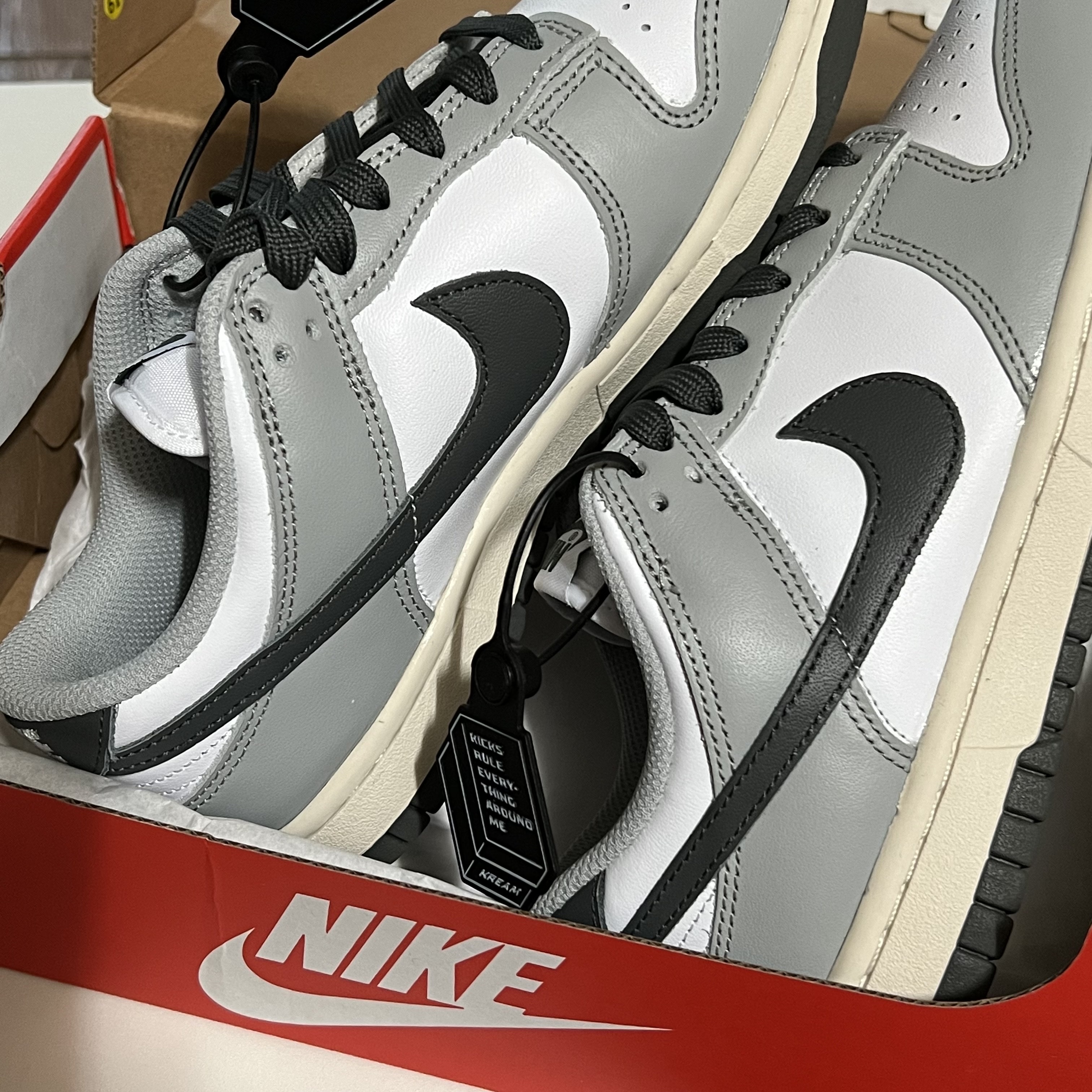 (W) Nike Dunk Low Light Smoke Grey 착용 스타일 - 1