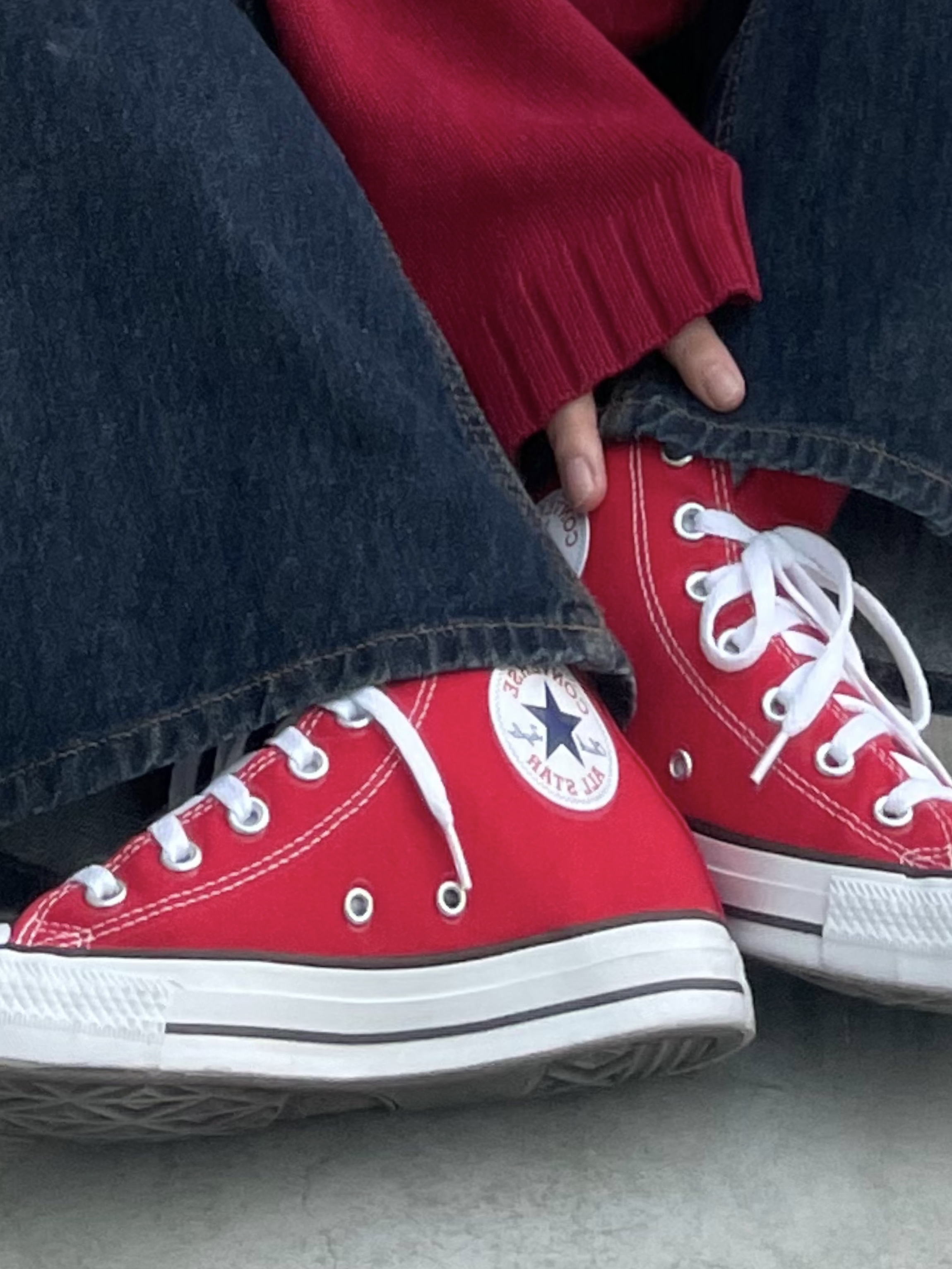 Converse Chuck Taylor All Star Core High Red, Apple AirPods Max Lightning Silver (Korean Ver.) 착용 스타일 - 3