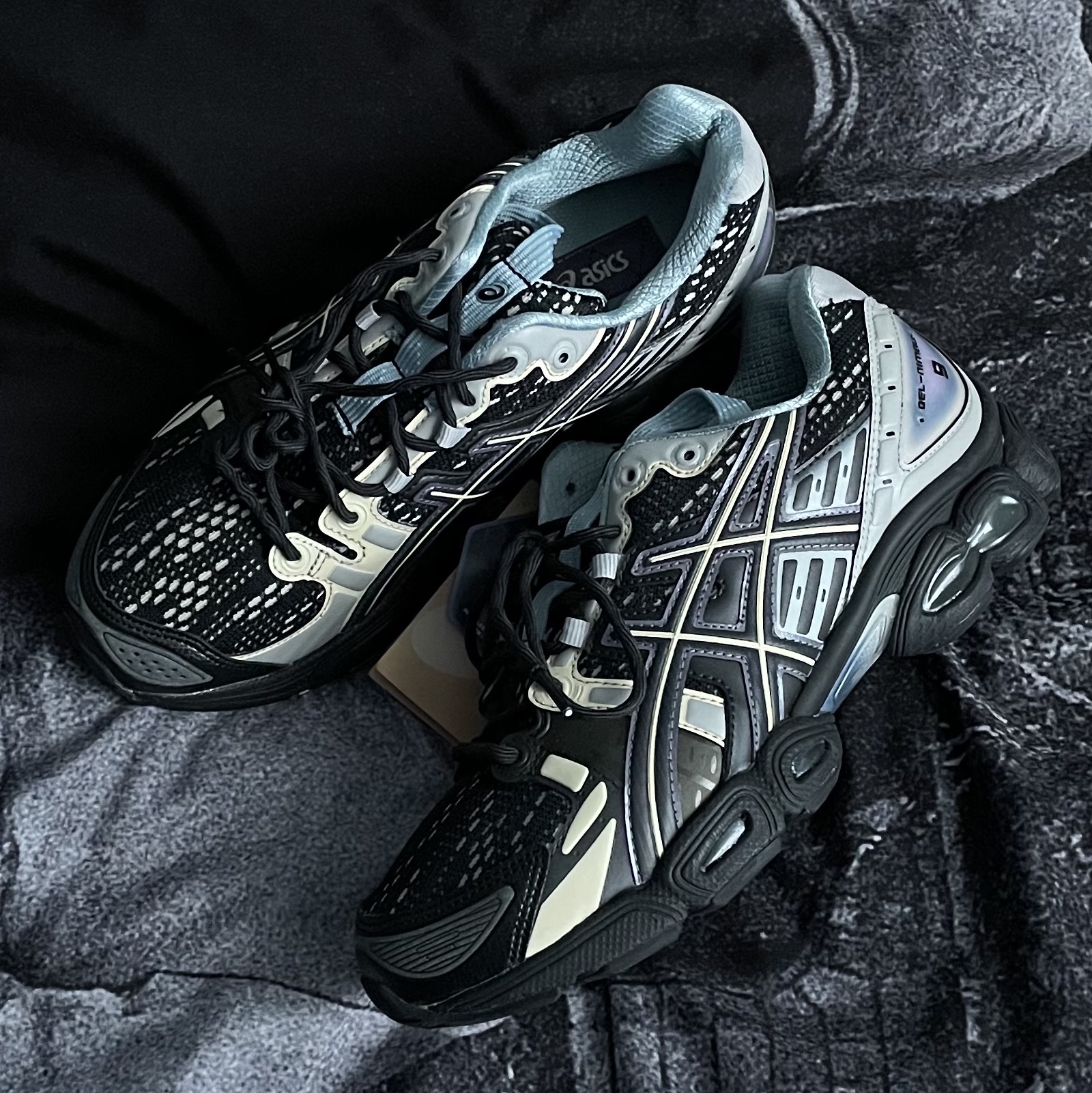 Asics UB5-S Gel-Nimbus 9 Black Gunmetal 착용 스타일