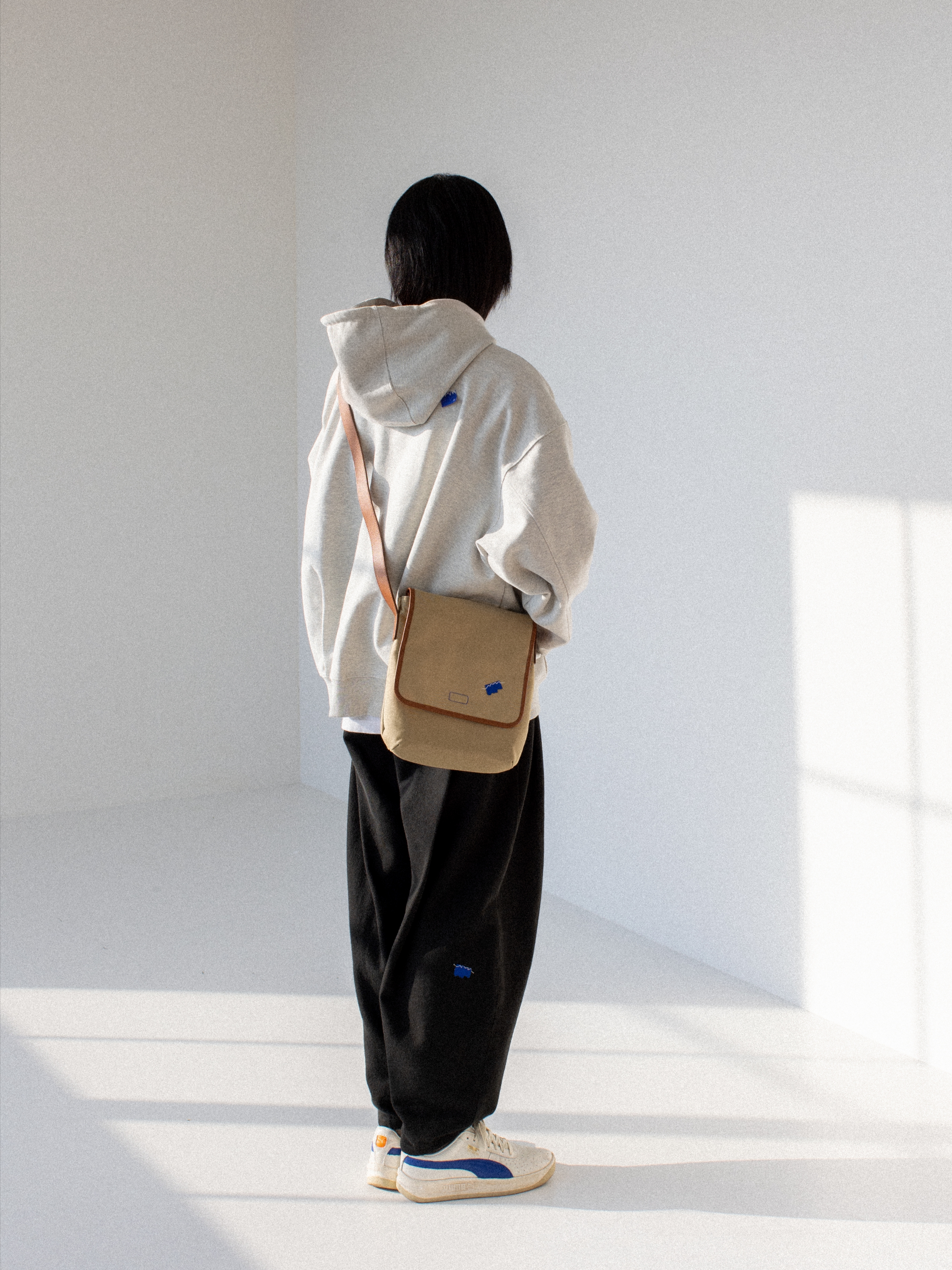 Zara x Ader Error Embroidery Hooded Sweatshirt Grey 착용 스타일 - 1
