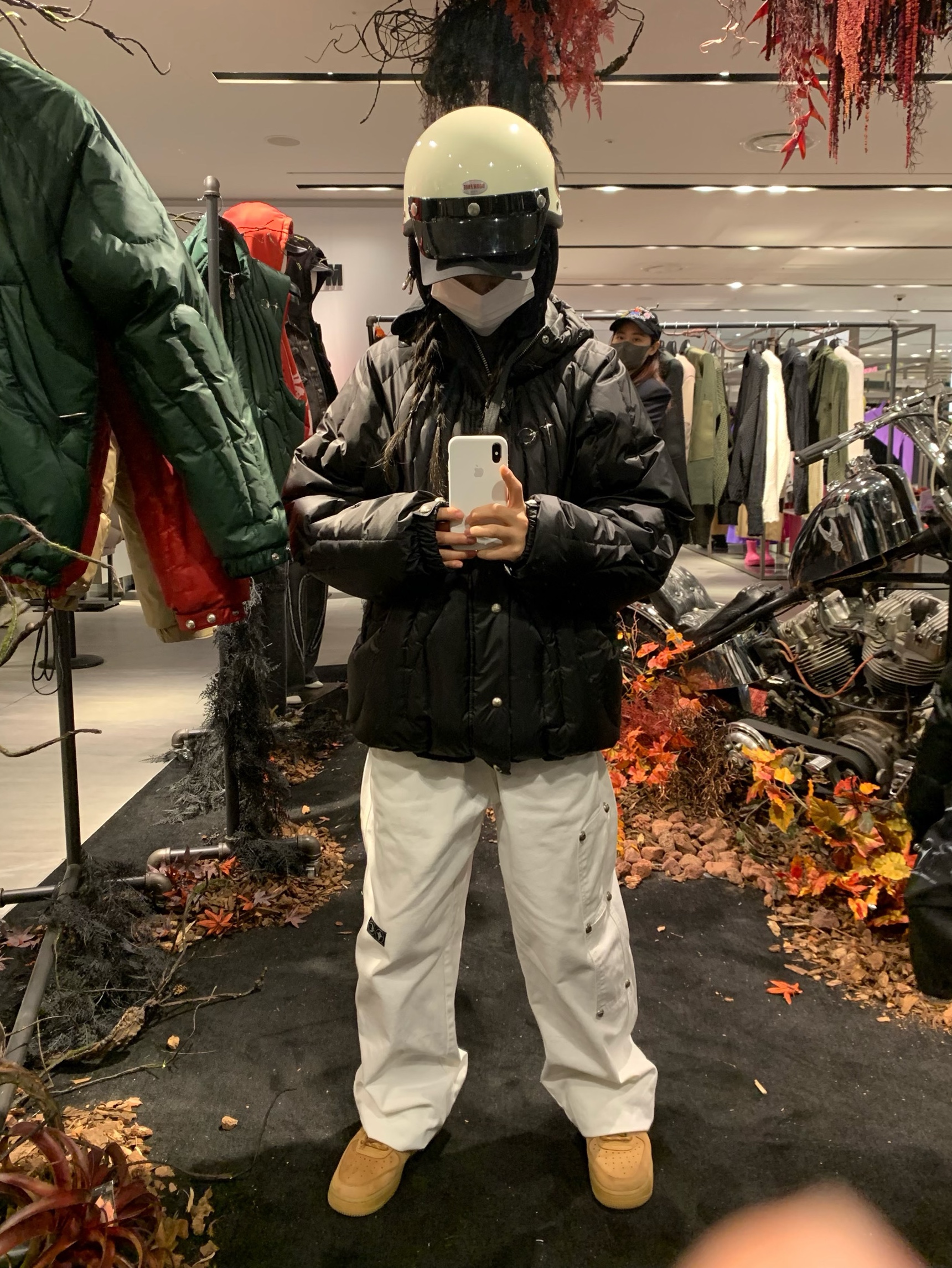 Thug Club Cave Down Jacket Black, Nike Air Force 1 '07 WB Flax 착용 스타일