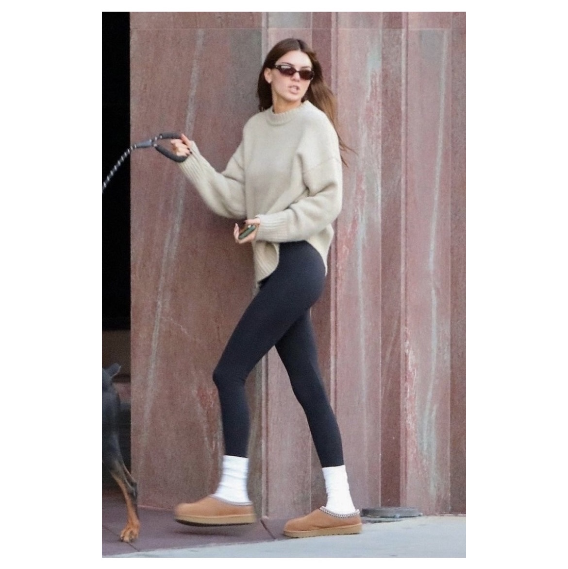 (W) UGG Tasman Slipper Chestnut 착용 스타일 - 5