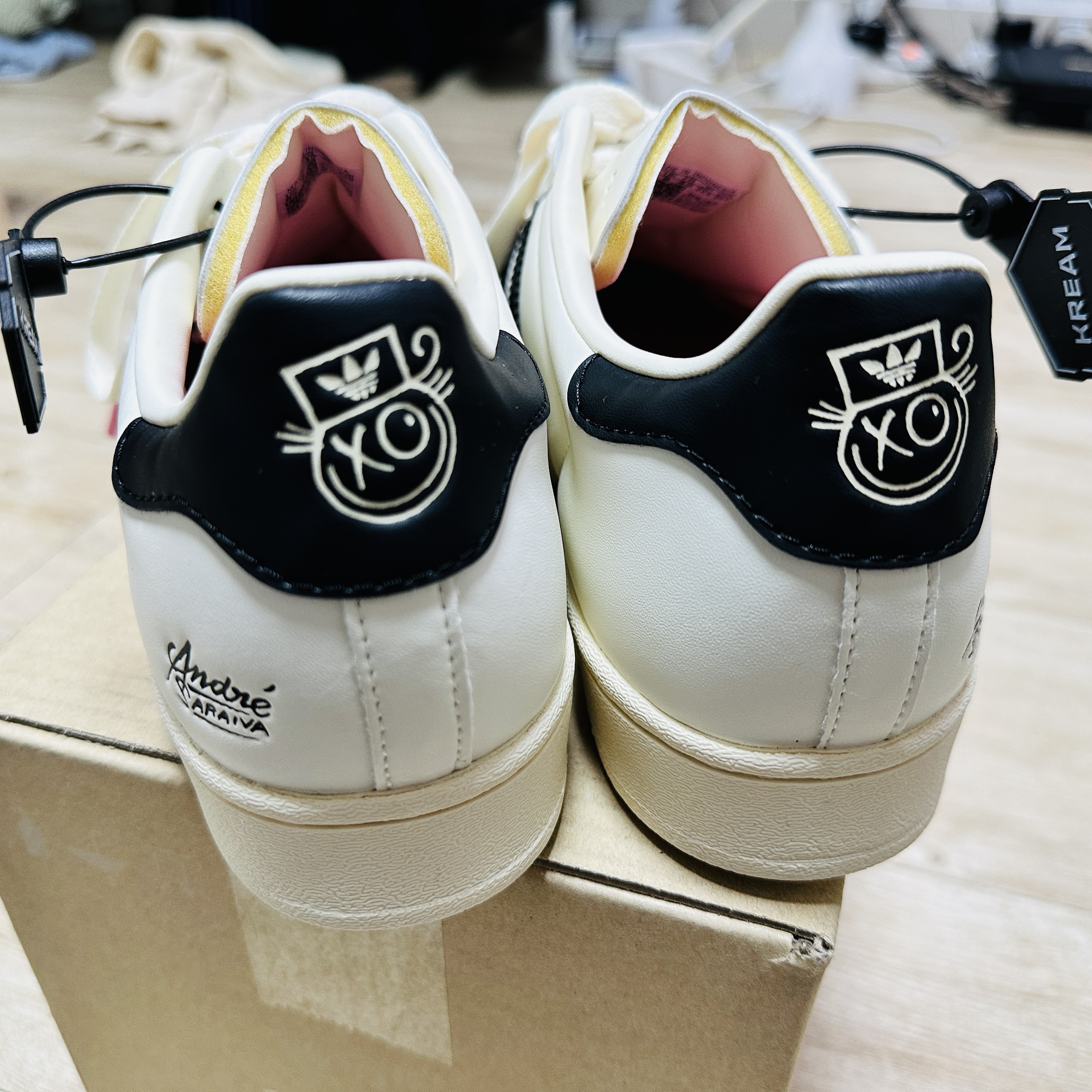 Adidas x Andre Saraiva Superstar Cream White Core Black 착용 스타일 - 2