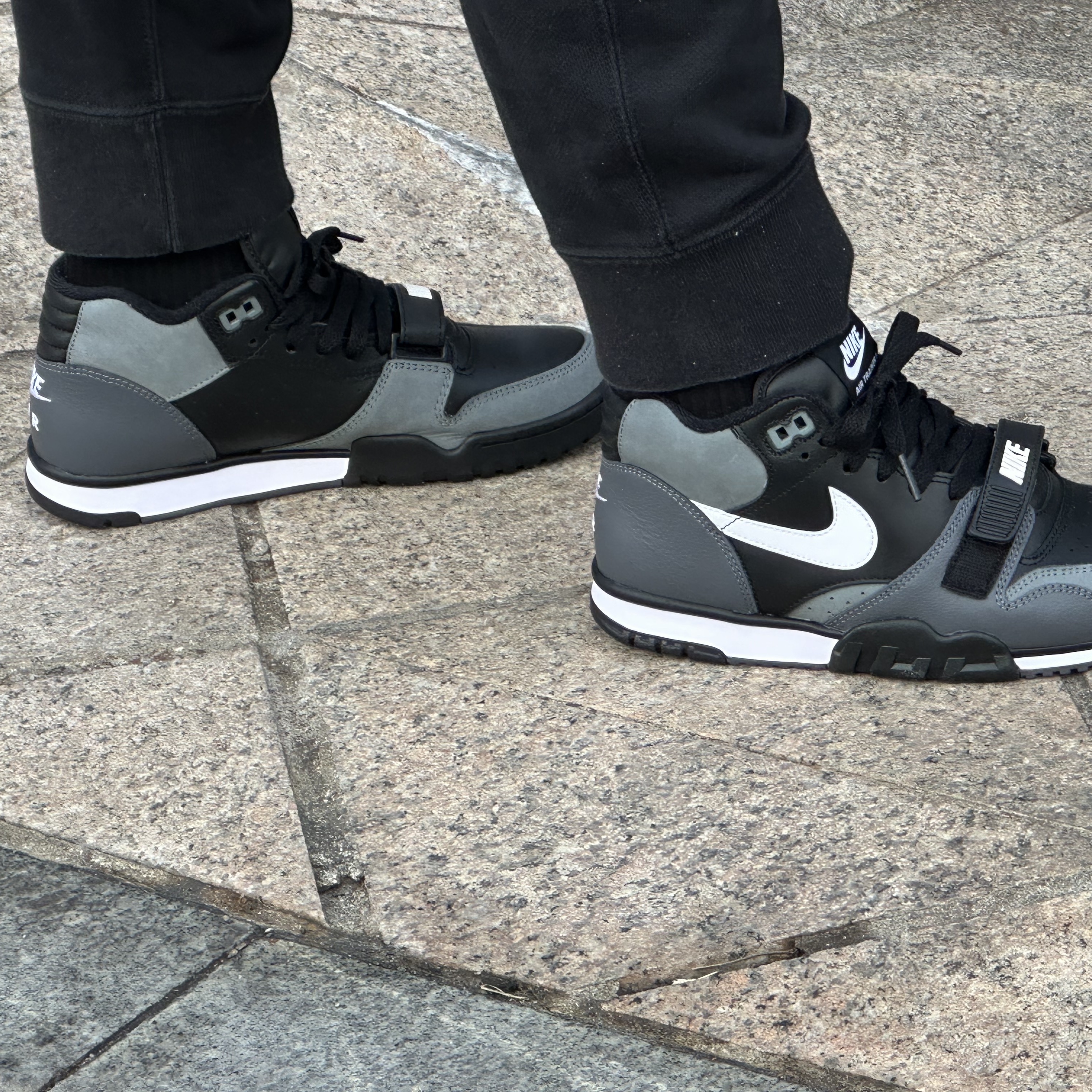 Nike Air Trainer 1 Black and Cool Grey 착용 스타일 - 2