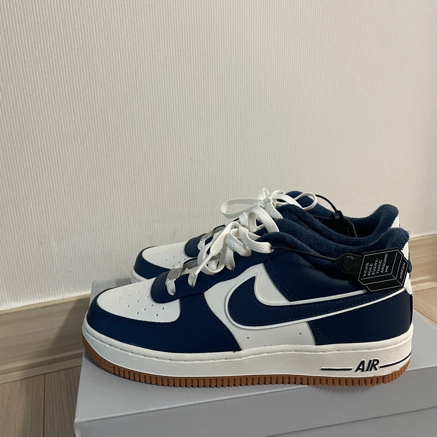(GS) Nike Air Force 1 LV8 3 Midnight Navy 착용 스타일