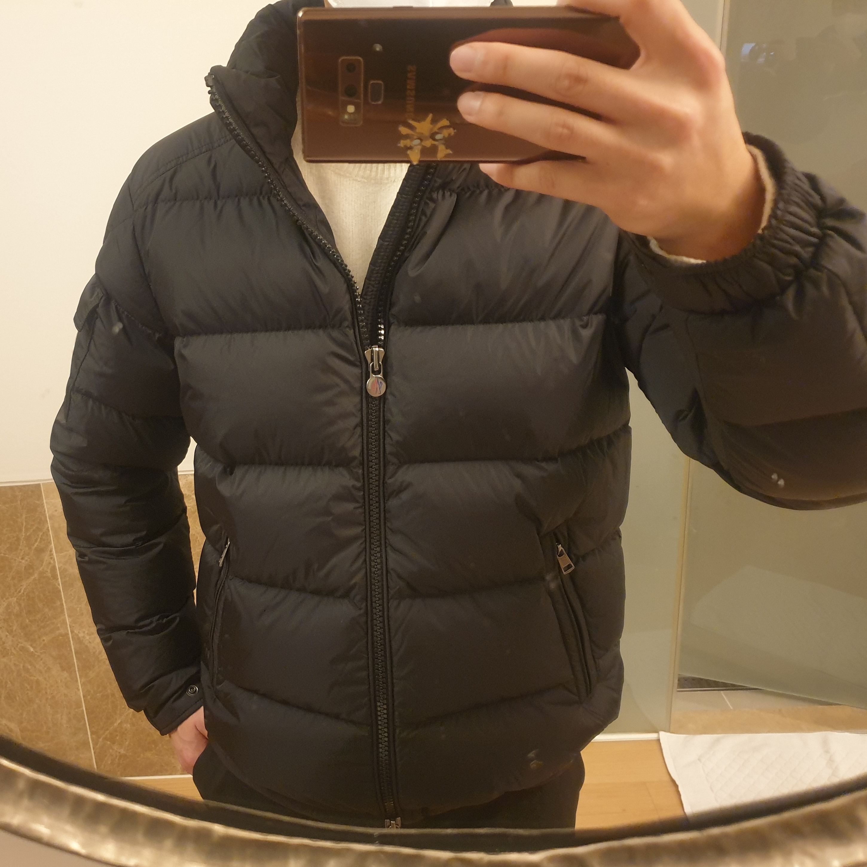 Moncler Mayaf Short Down Jacket Black - 22FW 착용 스타일