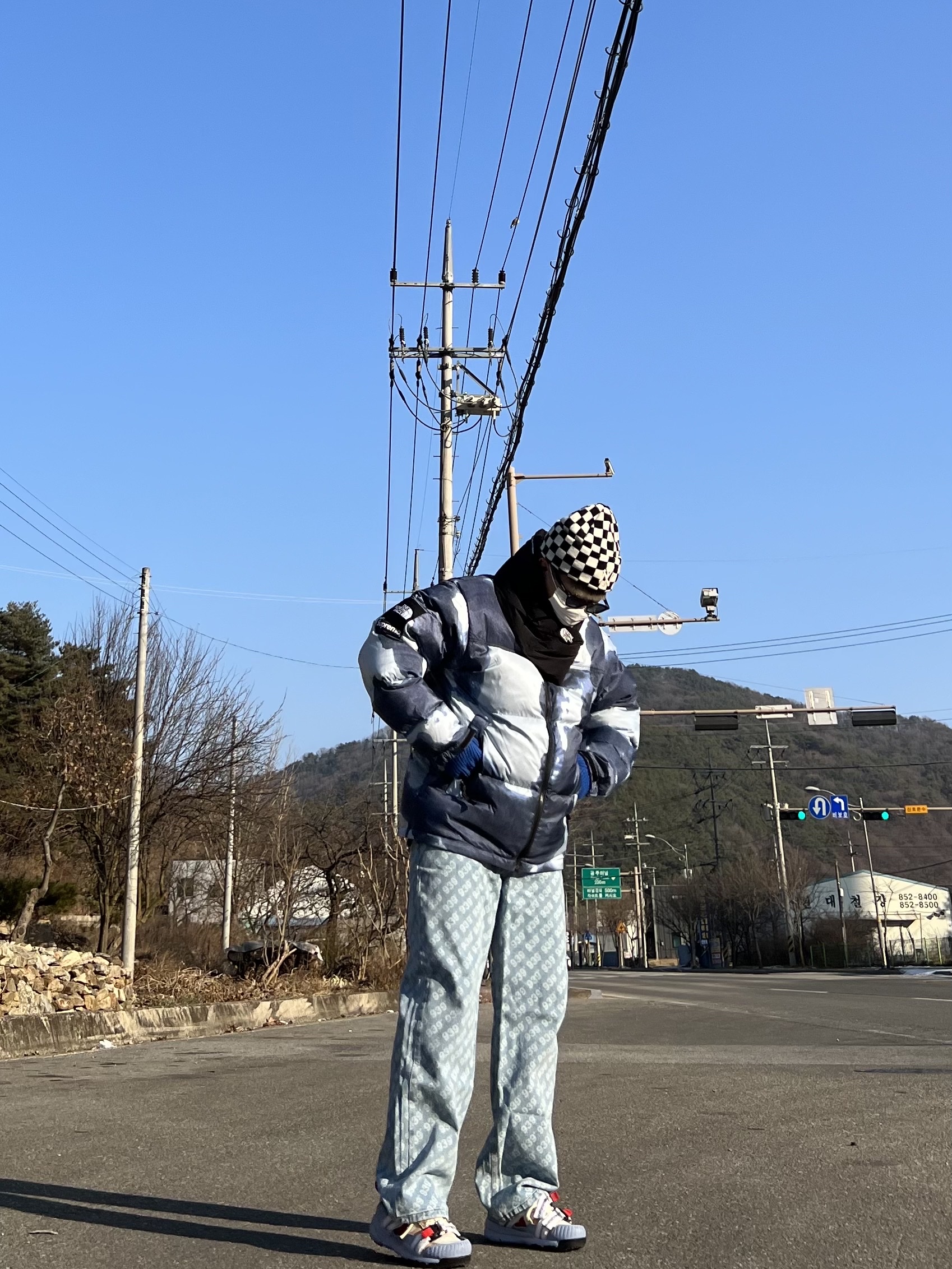 Supreme x The North Face Bleached Denim Print Nuptse Jacket Indigo - 21FW, Nike x Tom Sachs Mars Yard Overshoe 3.0 착용 스타일 - 1