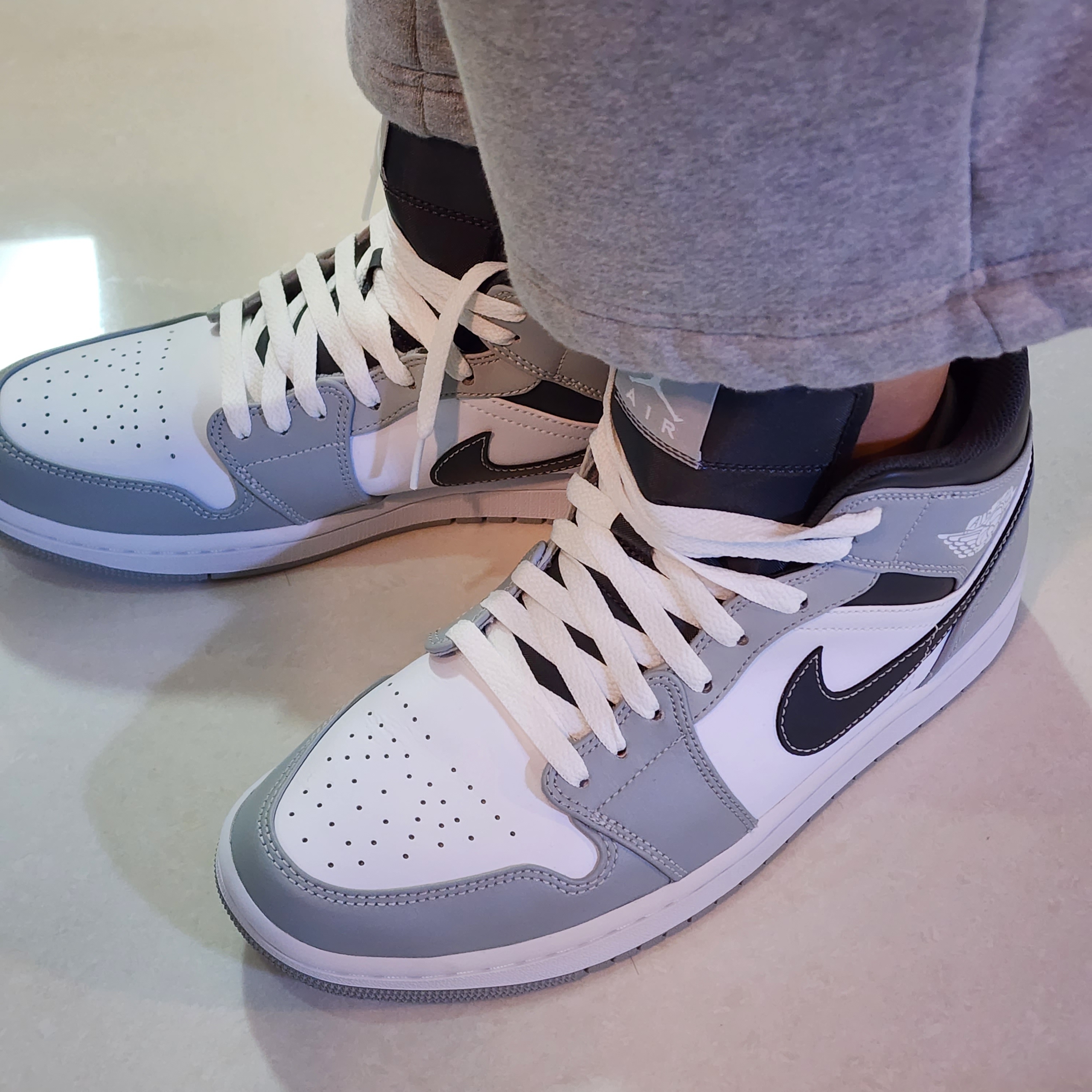 Jordan 1 Mid Light Smoke Grey Anthracite 착용 스타일