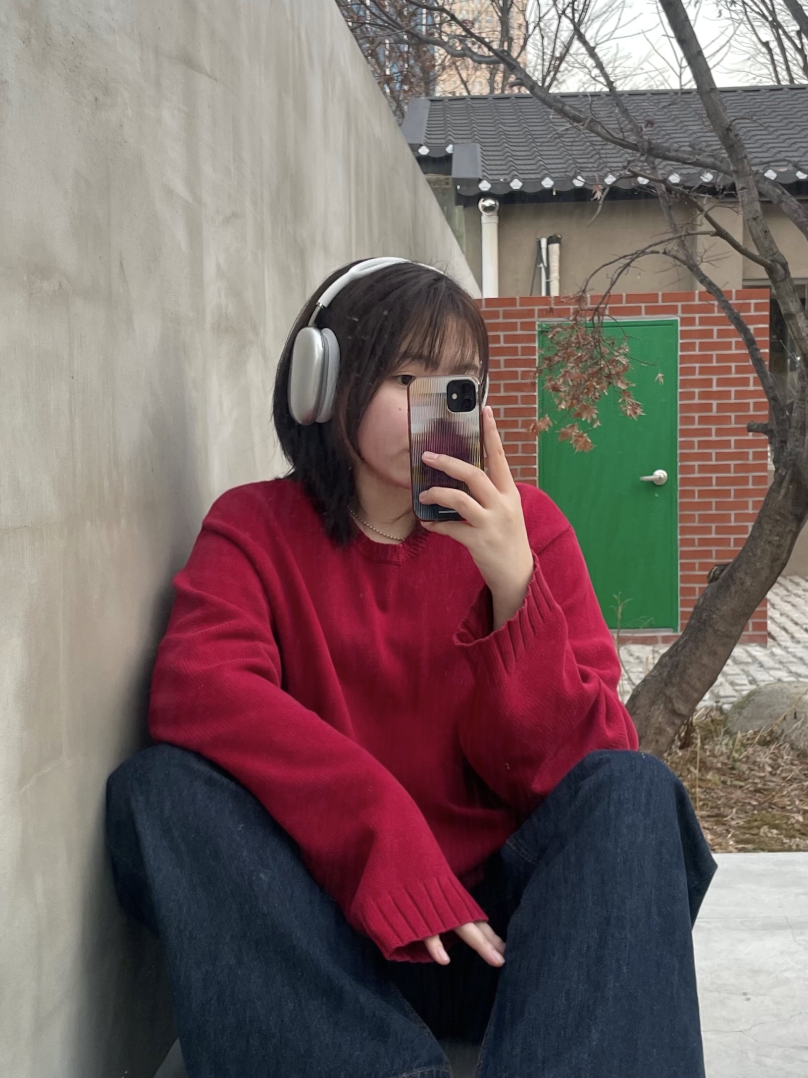 Converse Chuck Taylor All Star Core High Red, Apple AirPods Max Lightning Silver (Korean Ver.) 착용 스타일 - 2
