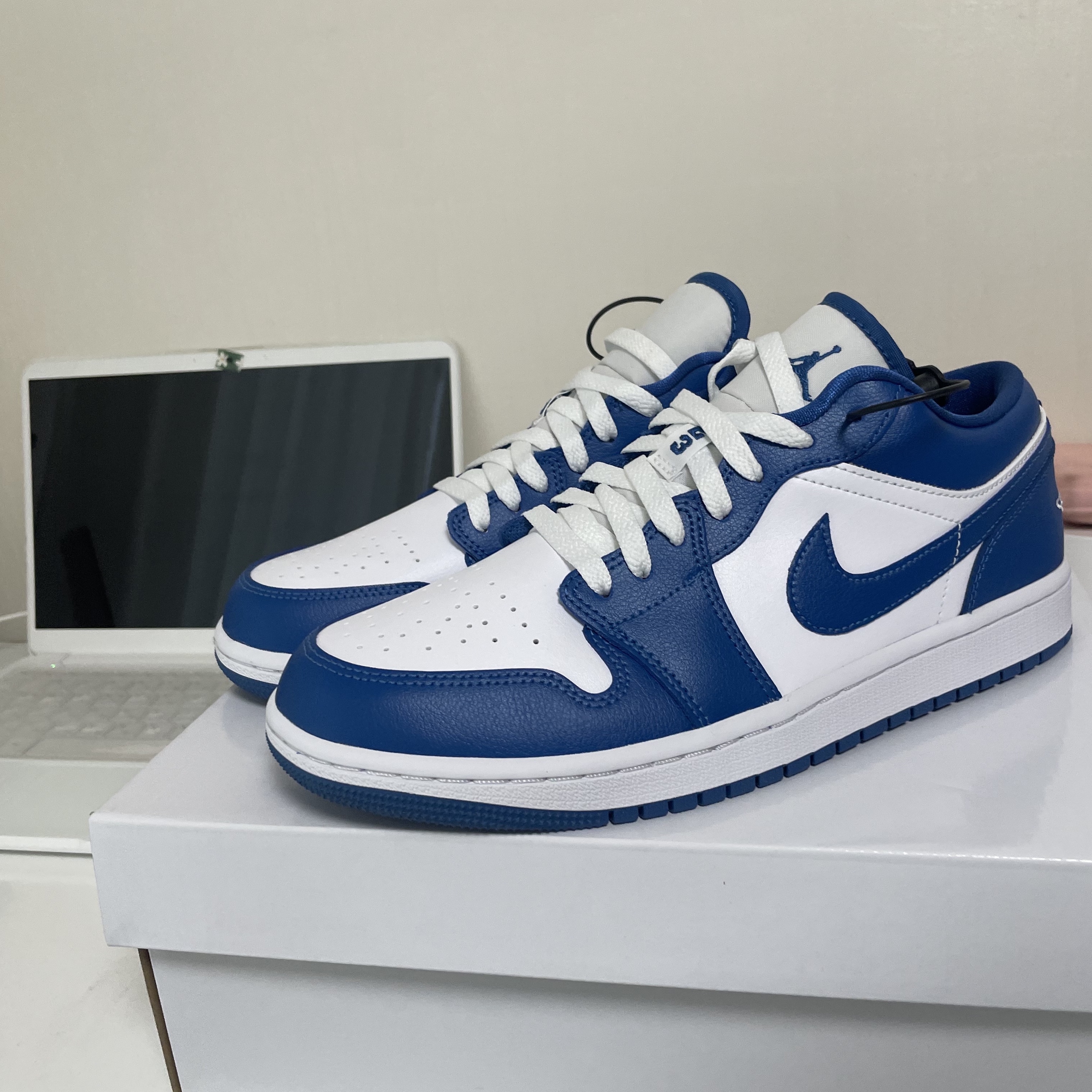 (W) Jordan 1 Low White Dark Marina Blue 착용 스타일