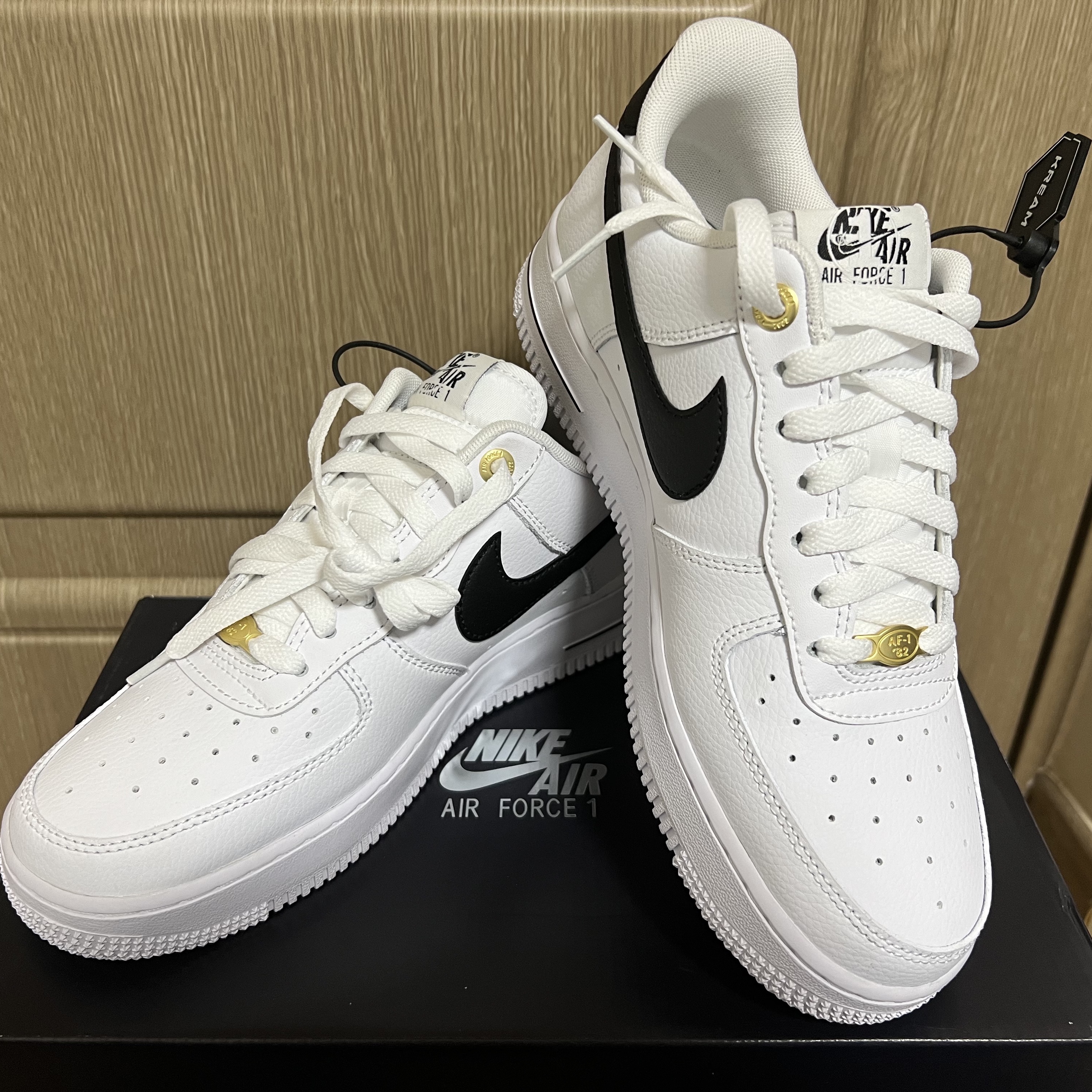 Nike Air Force 1 '07 LV8 40th Anniversary Join Forces White Black 착용 스타일 - 4