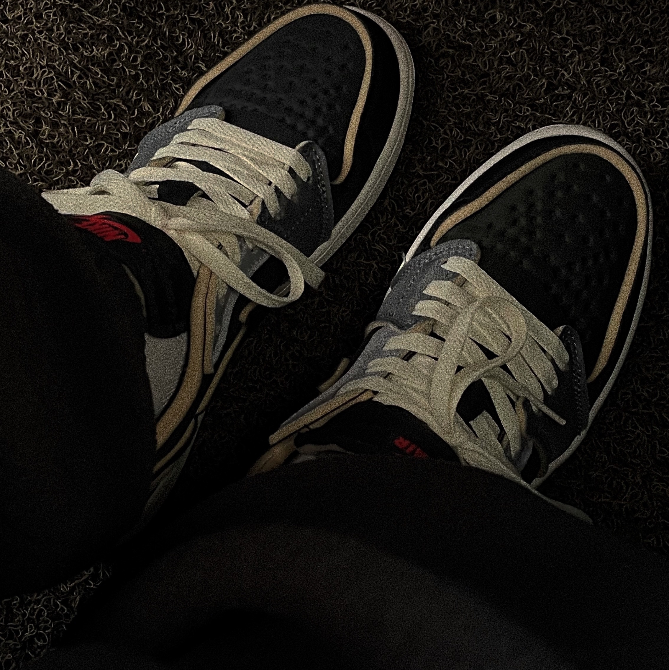 Jordan 1 Retro Low OG EX Black and Smoke Grey 착용 스타일