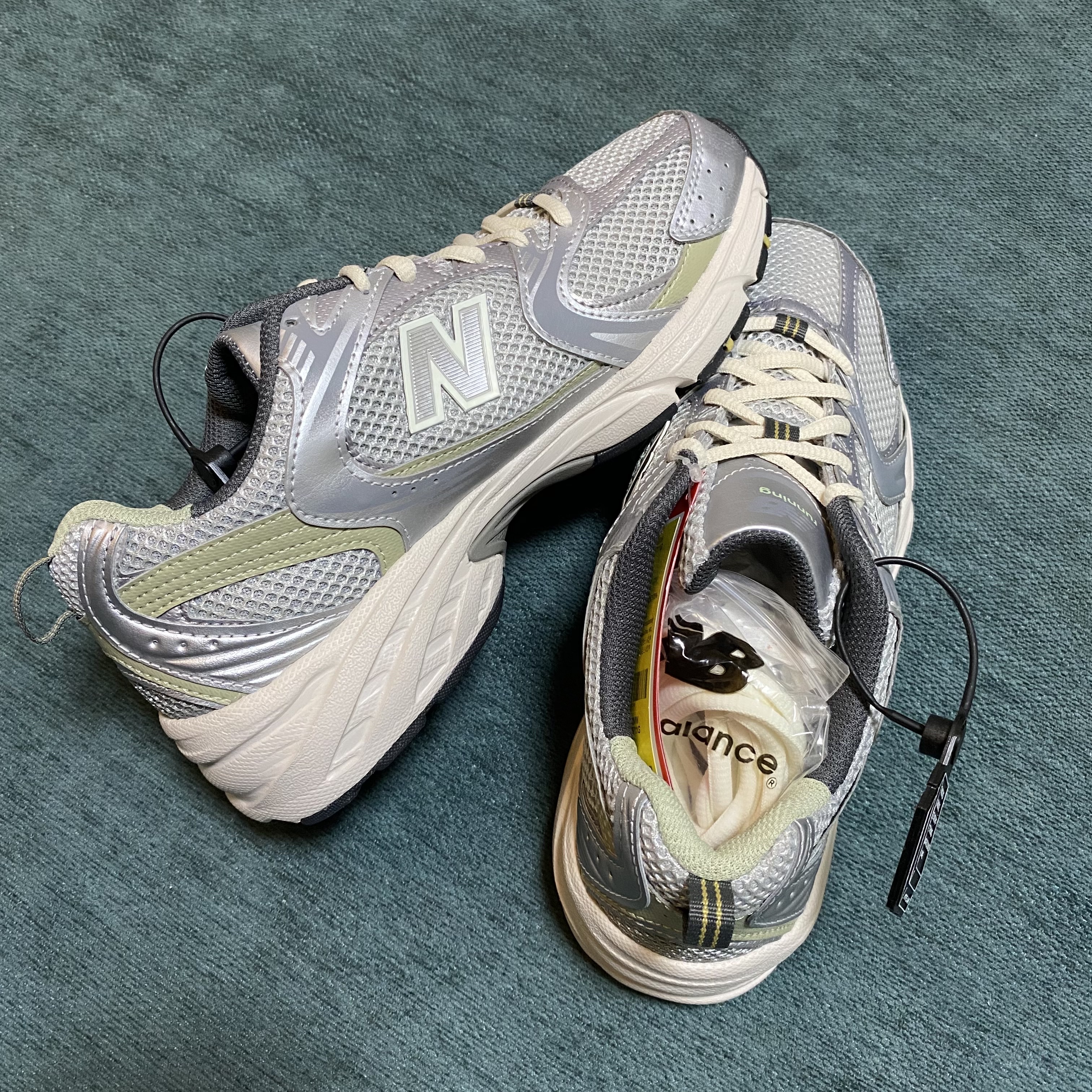 New Balance 530 Earth 착용 스타일