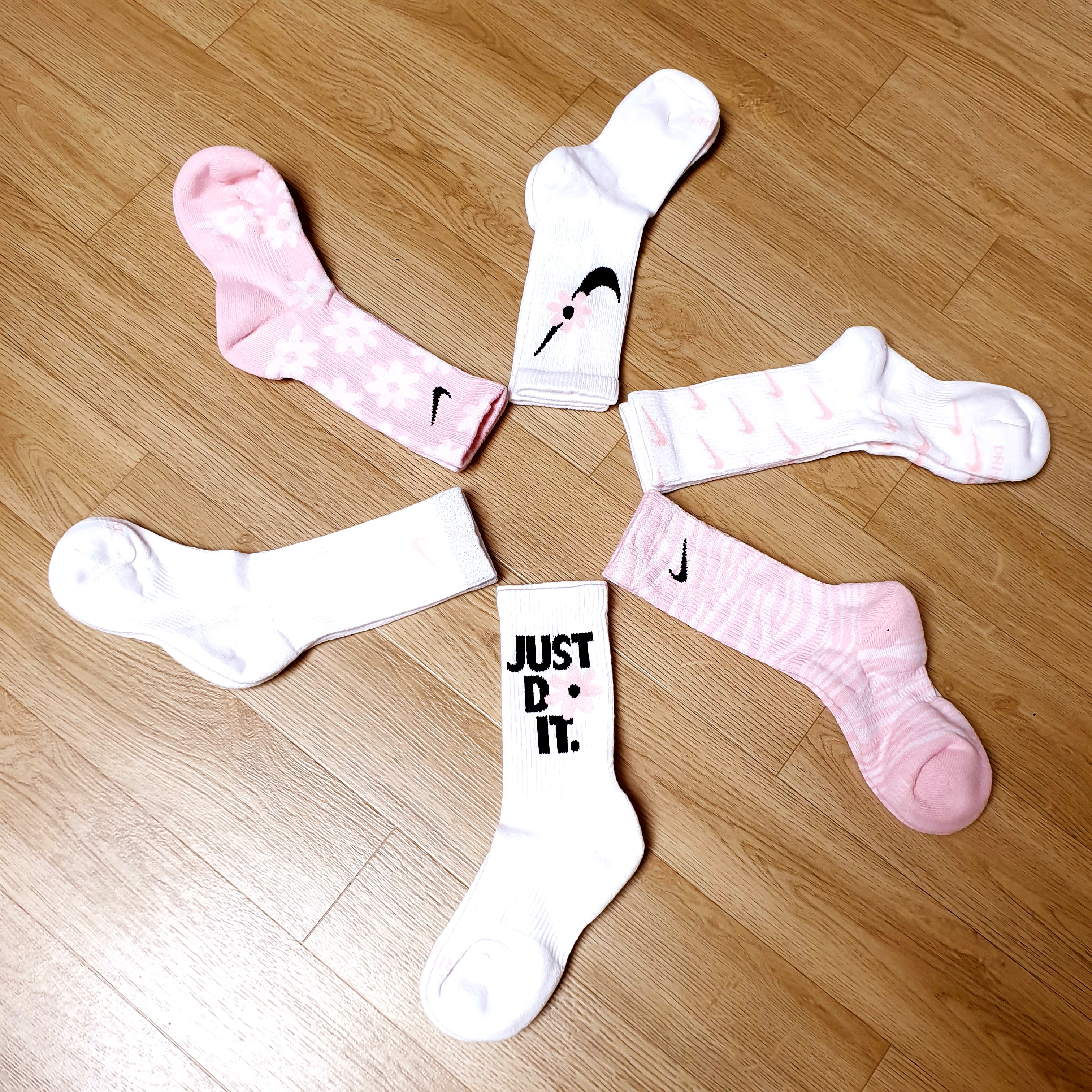 (Kids) Nike Everyday Plus Socks Pink White (6 Pack/Korean Ver.) 착용 스타일 - 1
