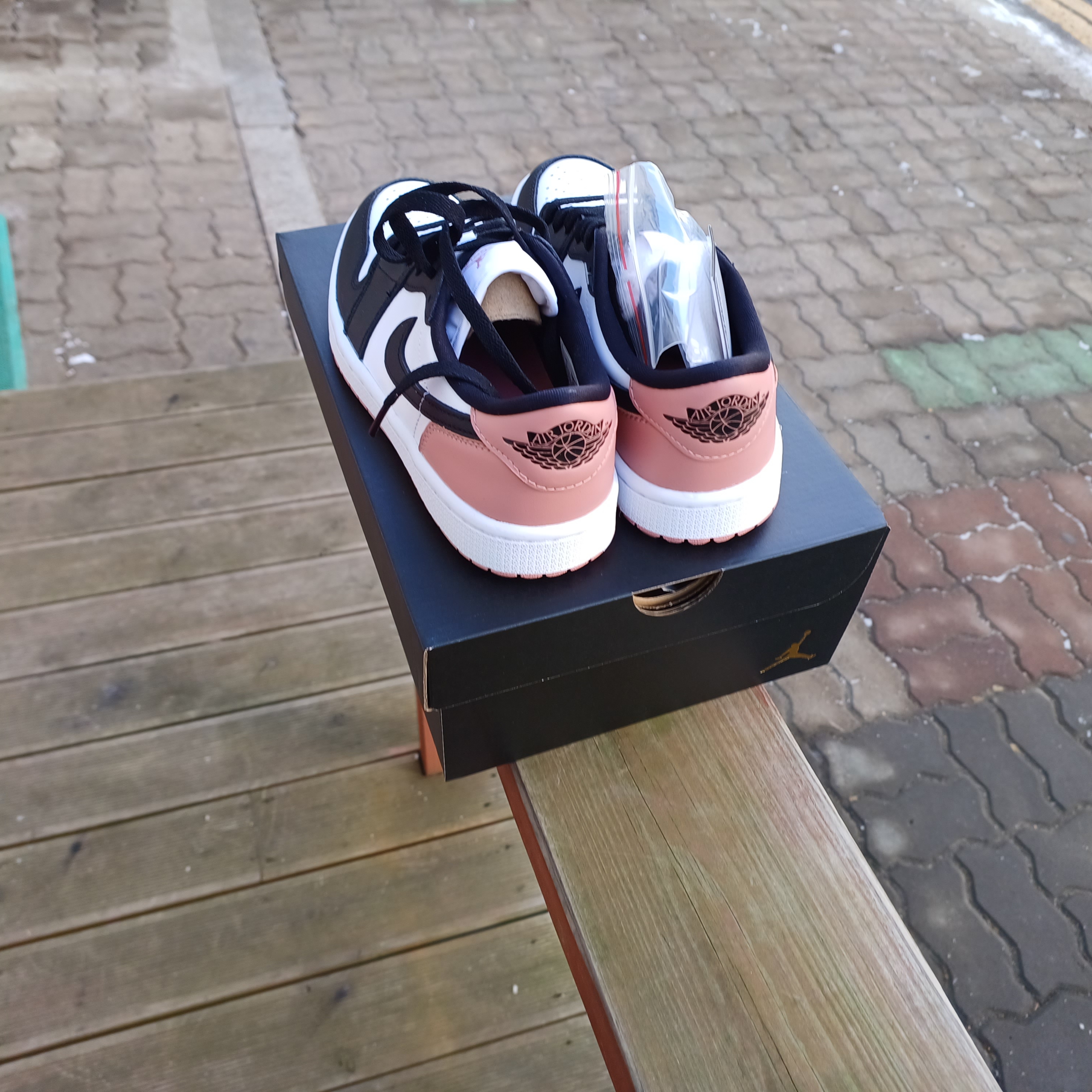 Jordan 1 Low Golf Rust Pink 착용 스타일 - 2