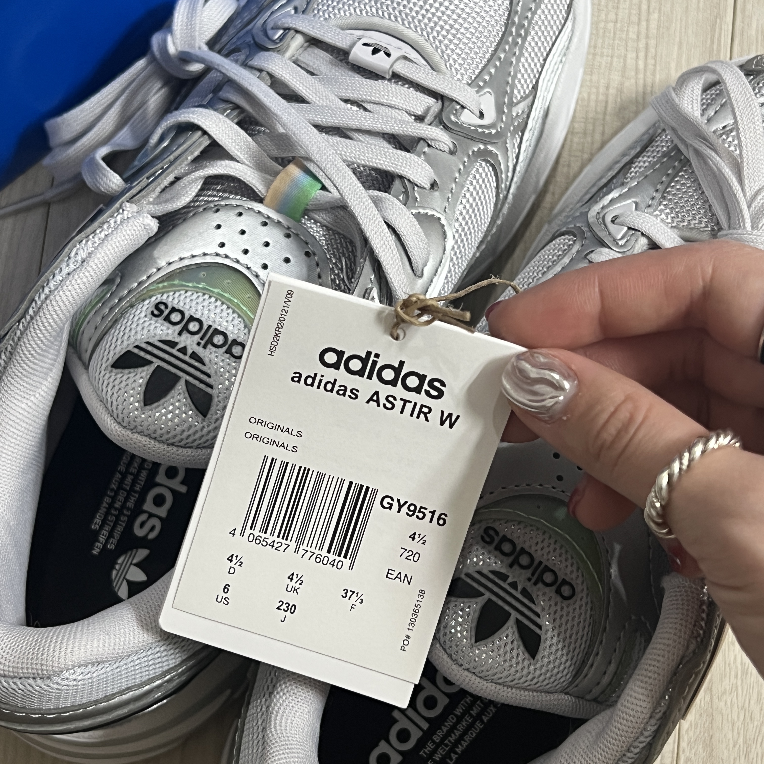 (W) Adidas Astir Dash Grey 착용 스타일 - 3