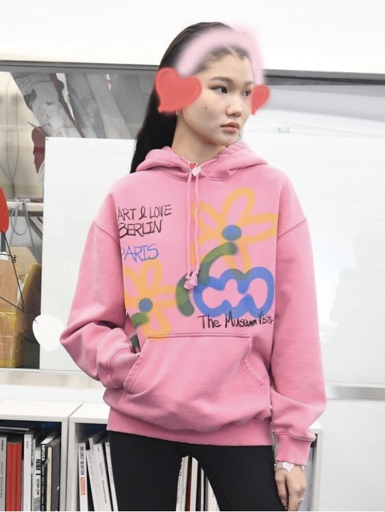 The Museum Visitor Flower and Cloud Sprayed Hoody Pink - 22FW 착용 스타일