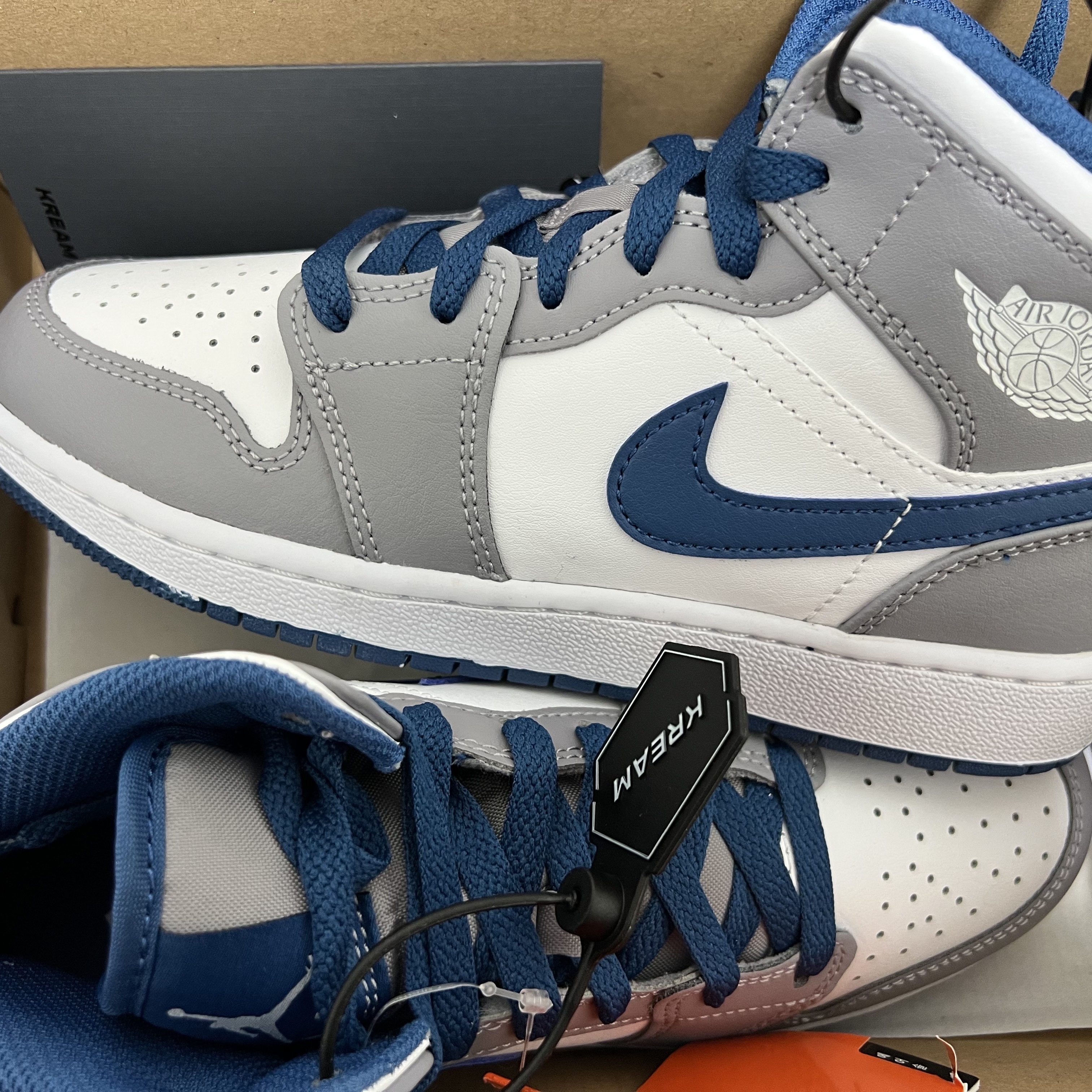 (GS) Jordan 1 Mid Cement Grey True Blue 착용 스타일 - 2