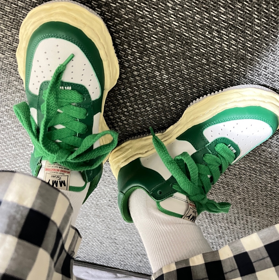 Maison Mihara Yasuhiro Wayne VL OG Sole Leather Low-top Sneakers White Green 착용 스타일 - 1
