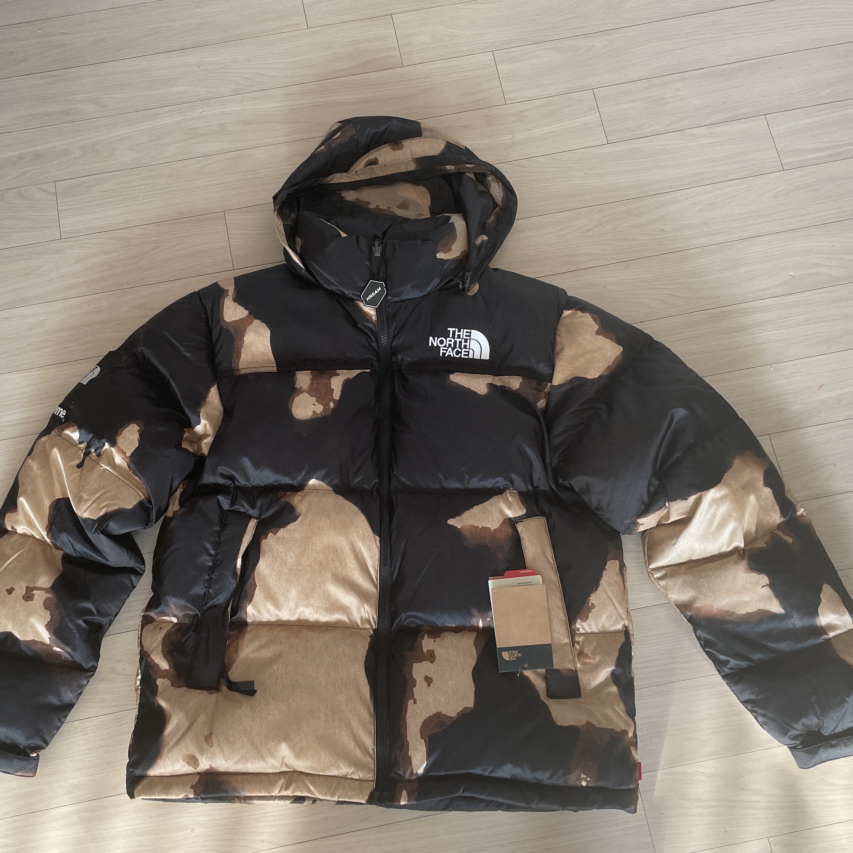 Supreme x The North Face Bleached Denim Print Nuptse Jacket Black - 21FW 착용 스타일