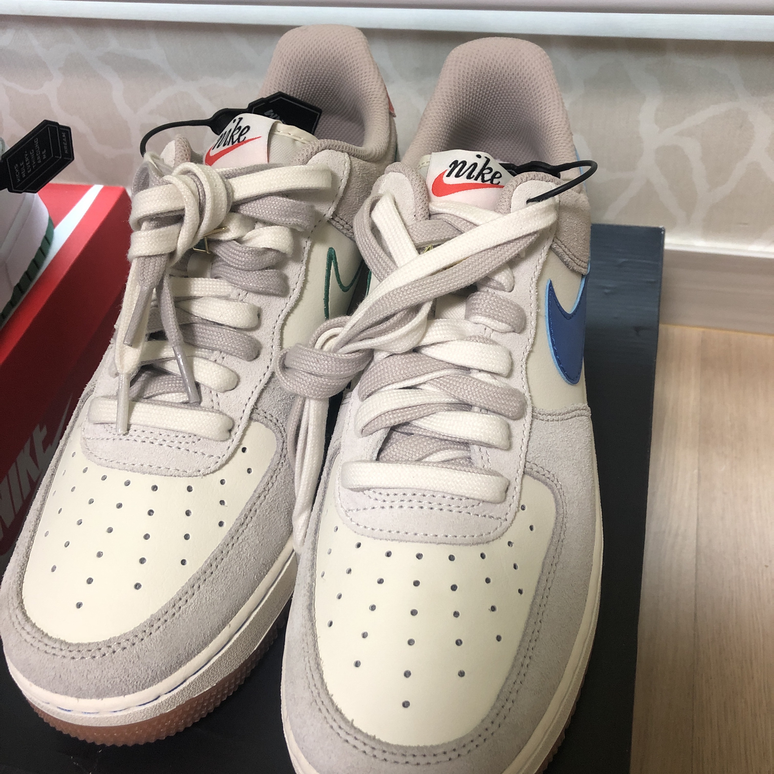 (W) Nike Air Force 1 '07 SE First Use Sail Green Noise 착용 스타일