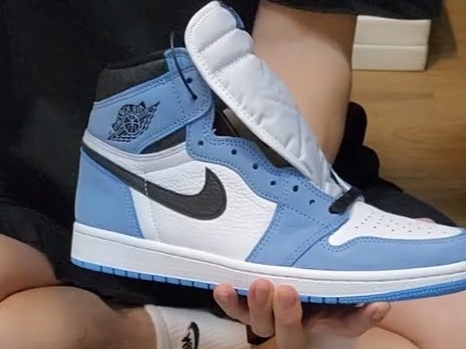 Jordan 1 Retro High OG University Blue 착용 스타일