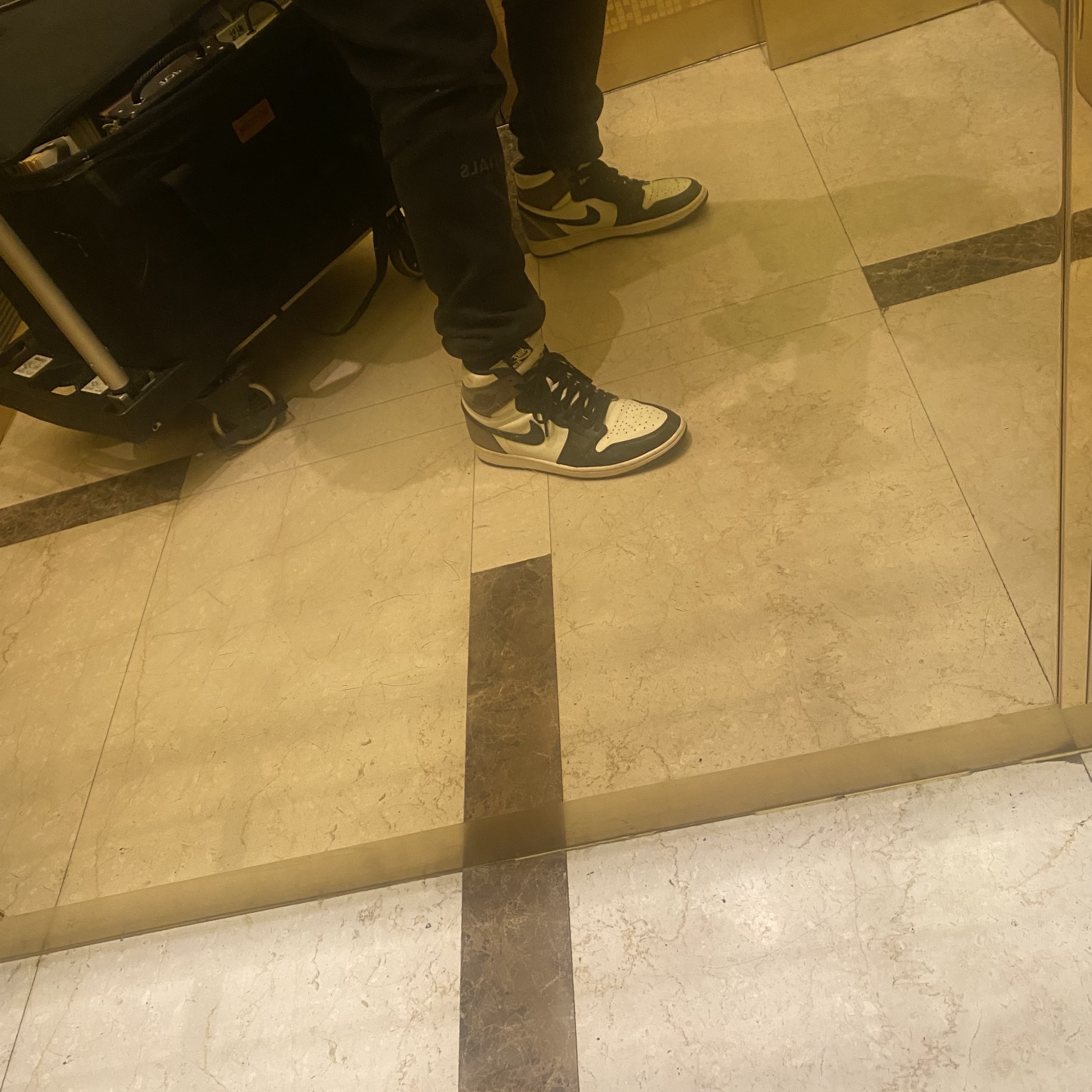 Jordan 1 Retro High OG Black Mocha, Essentials Sweatpants Black - 21SS 착용 스타일 - 2